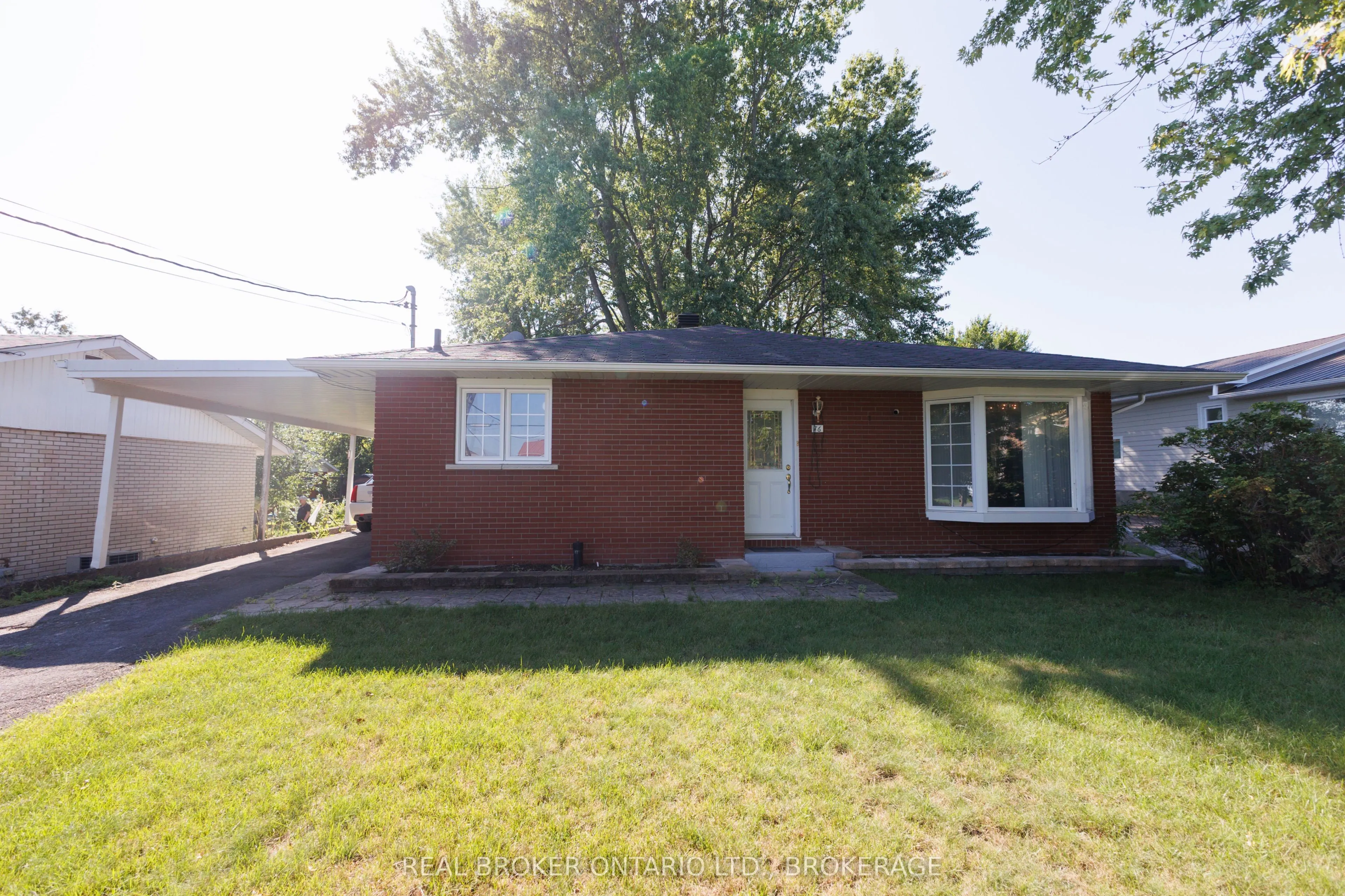 76 Kincardine Street W