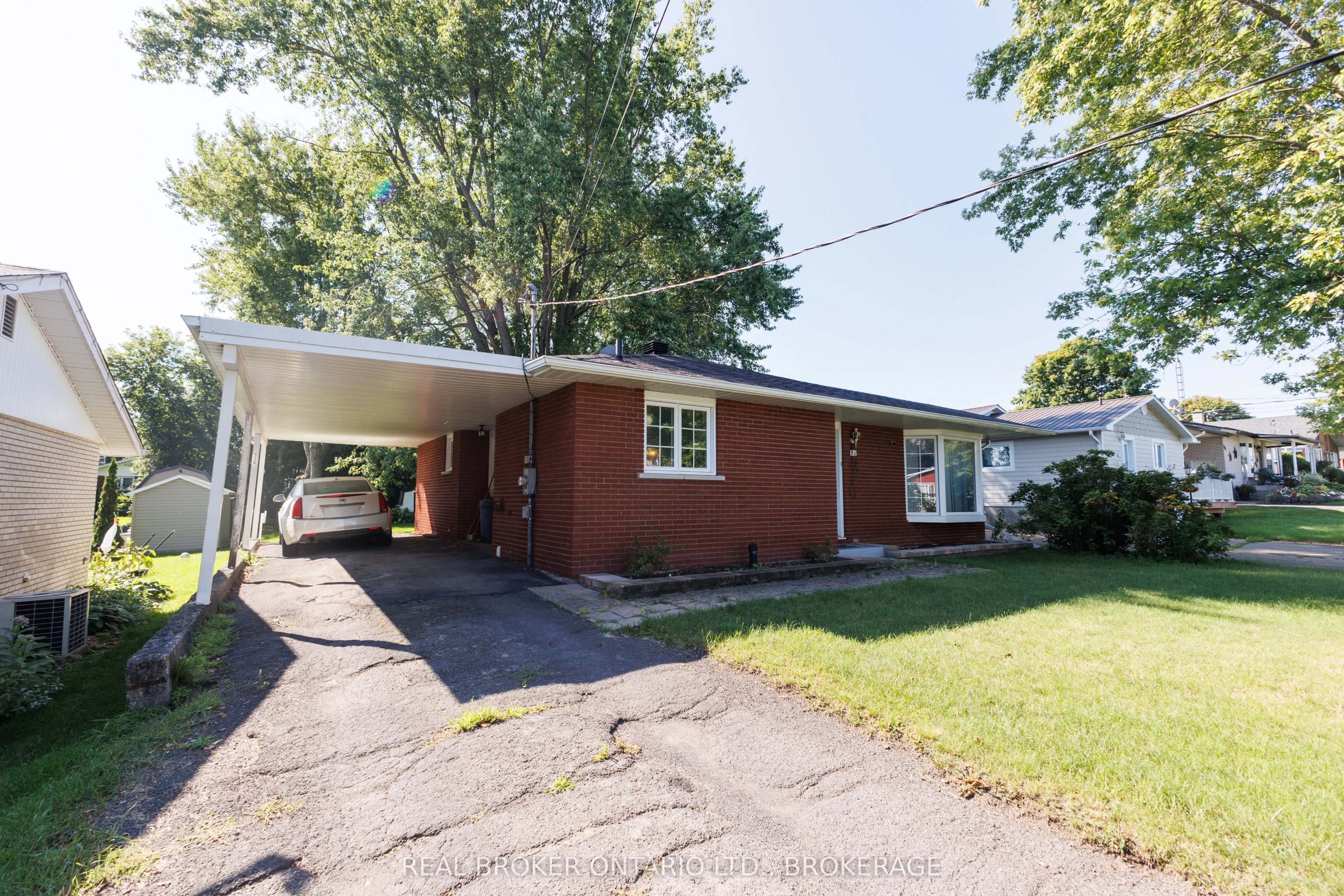 76 Kincardine Street W