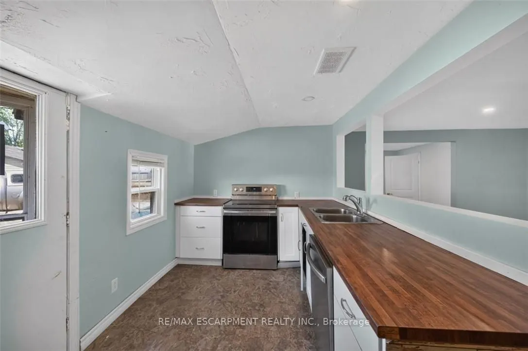 1048 LAKESHORE Road