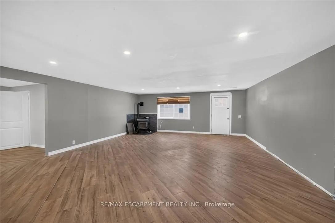 1048 LAKESHORE Road