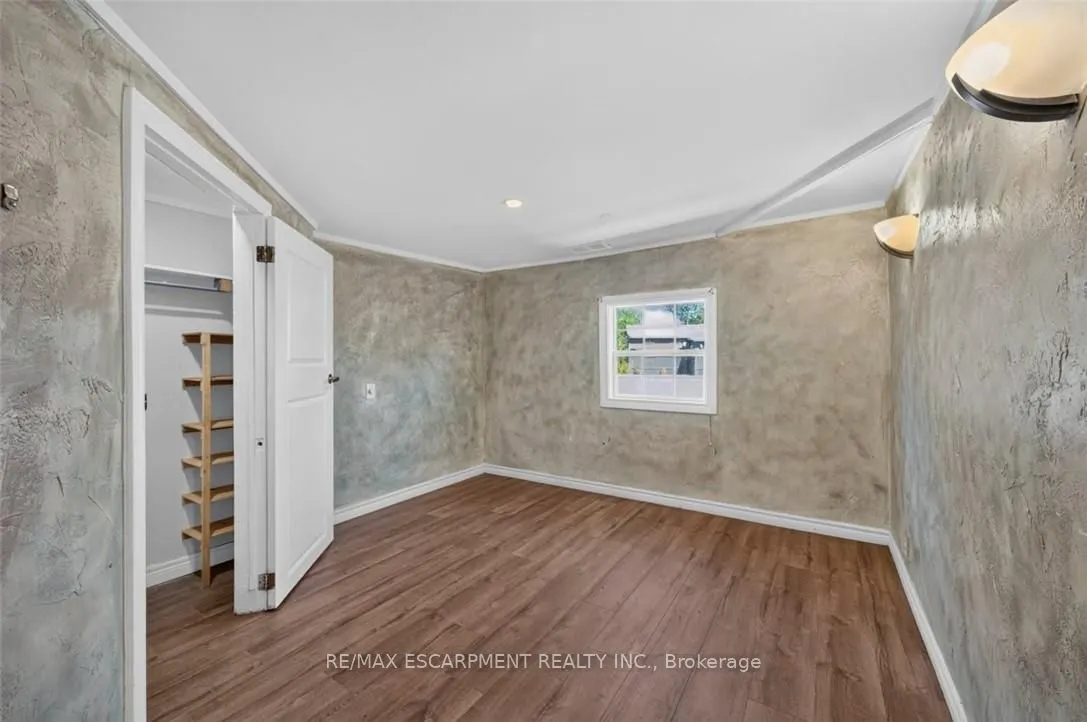 1048 LAKESHORE Road