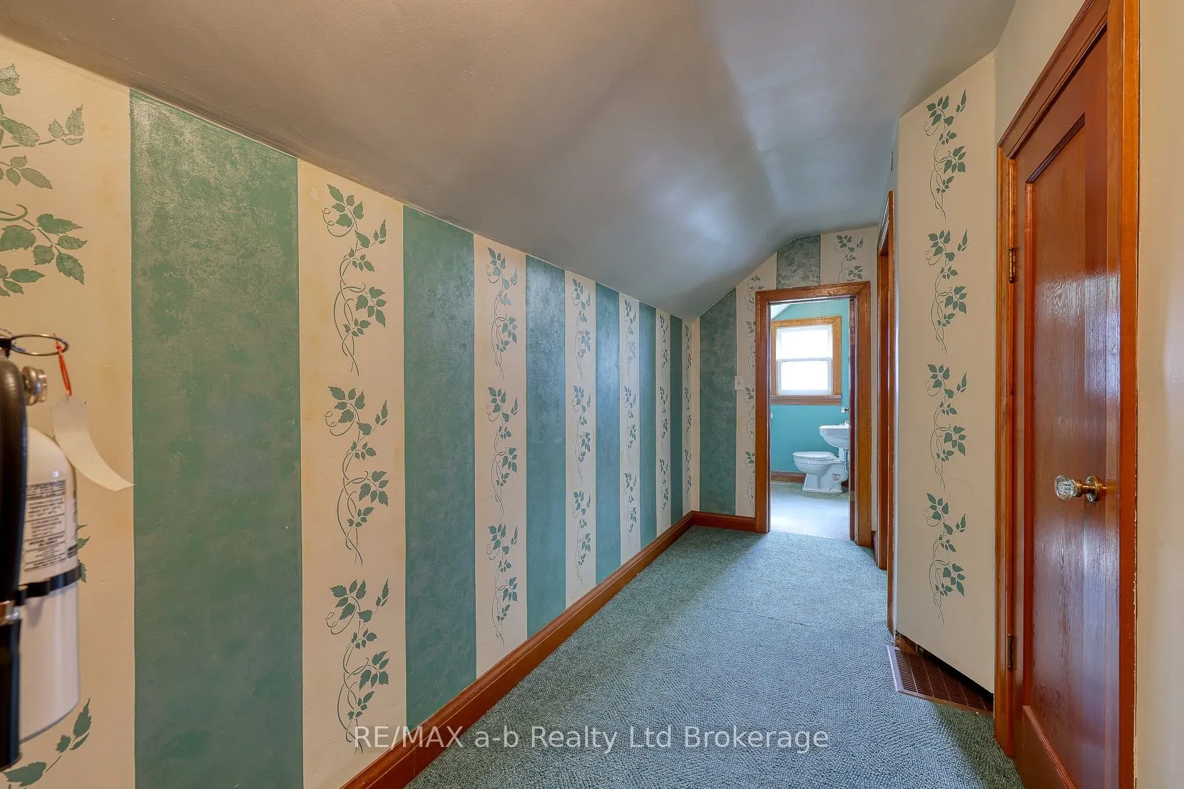 77 Charles Street W