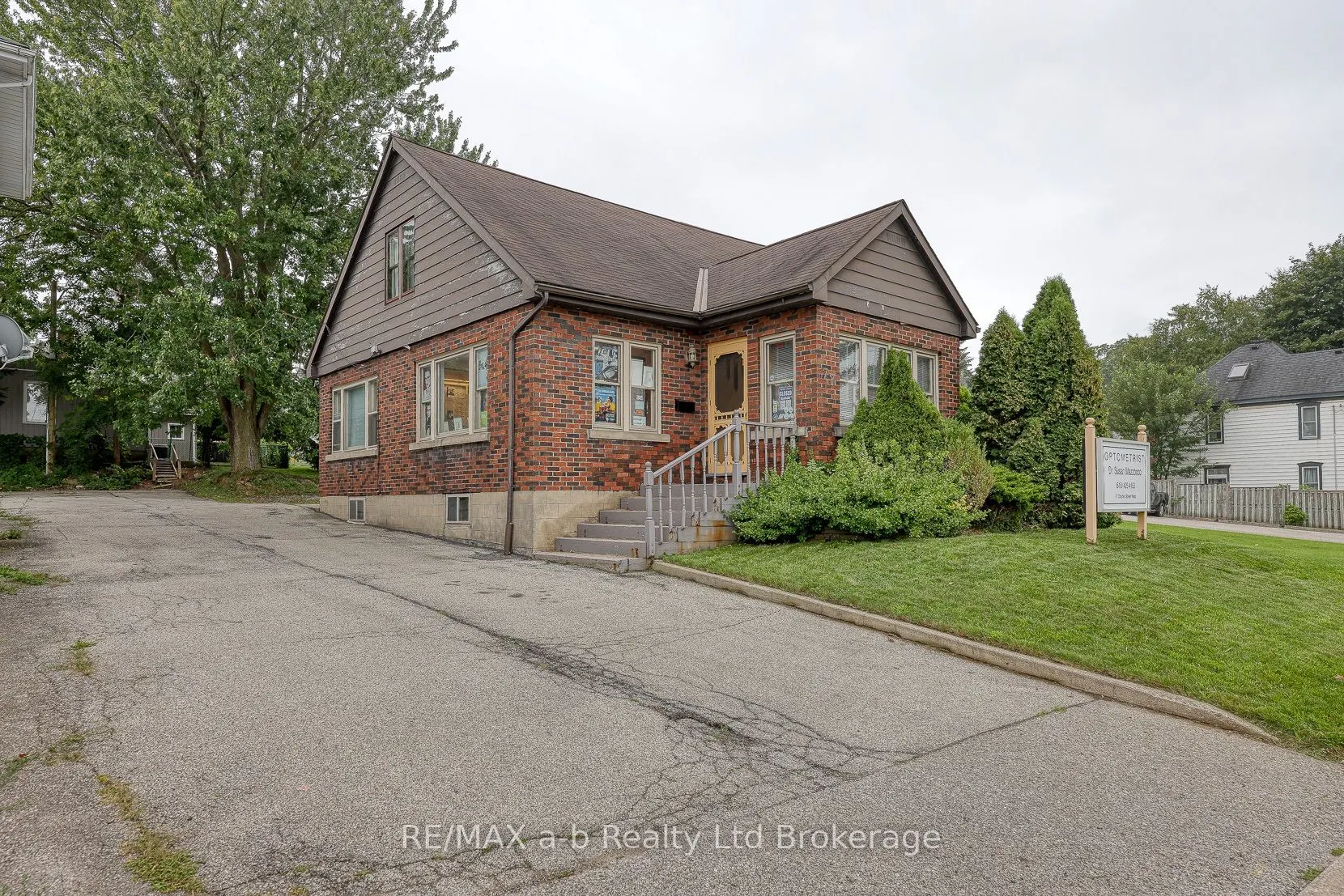 77 Charles Street W
