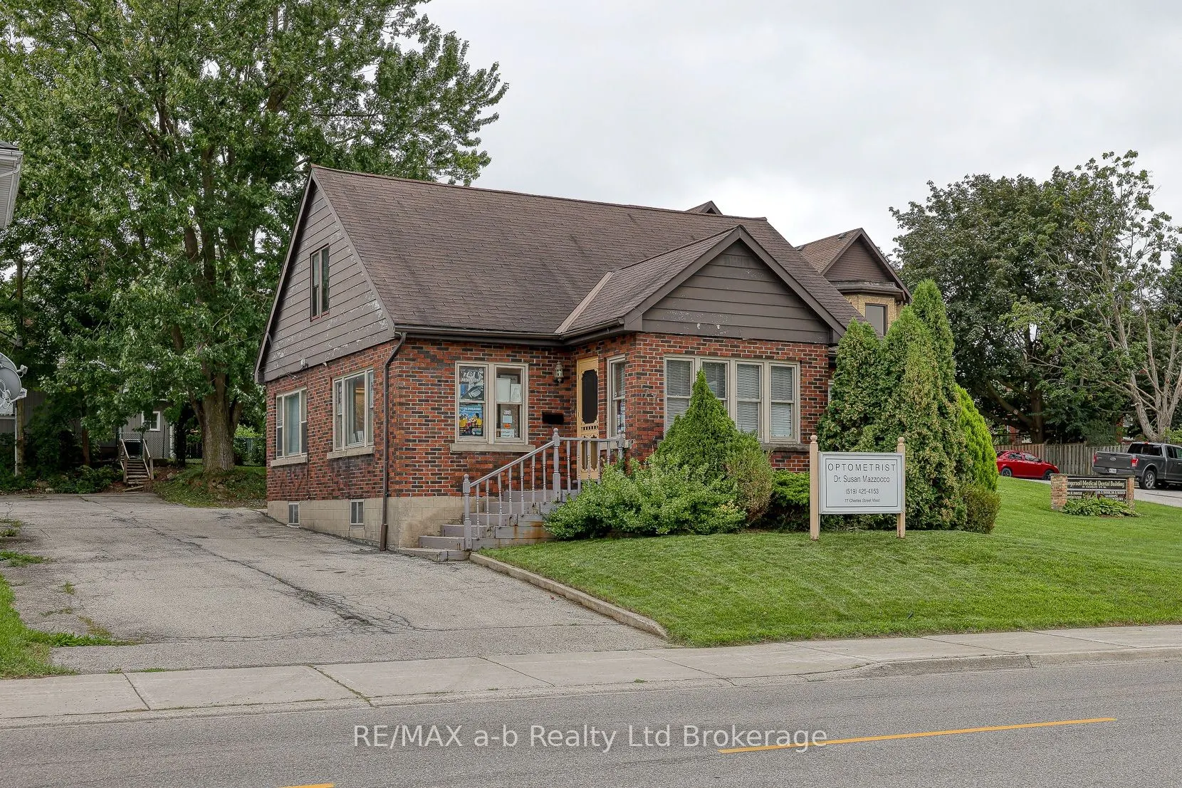 77 Charles Street W