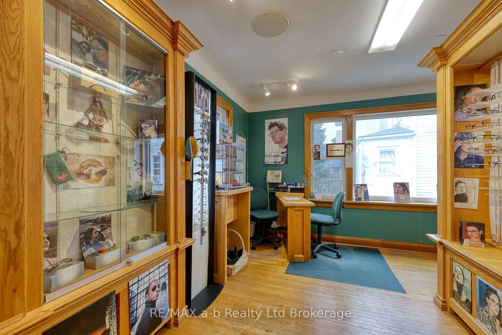 77 Charles Street W