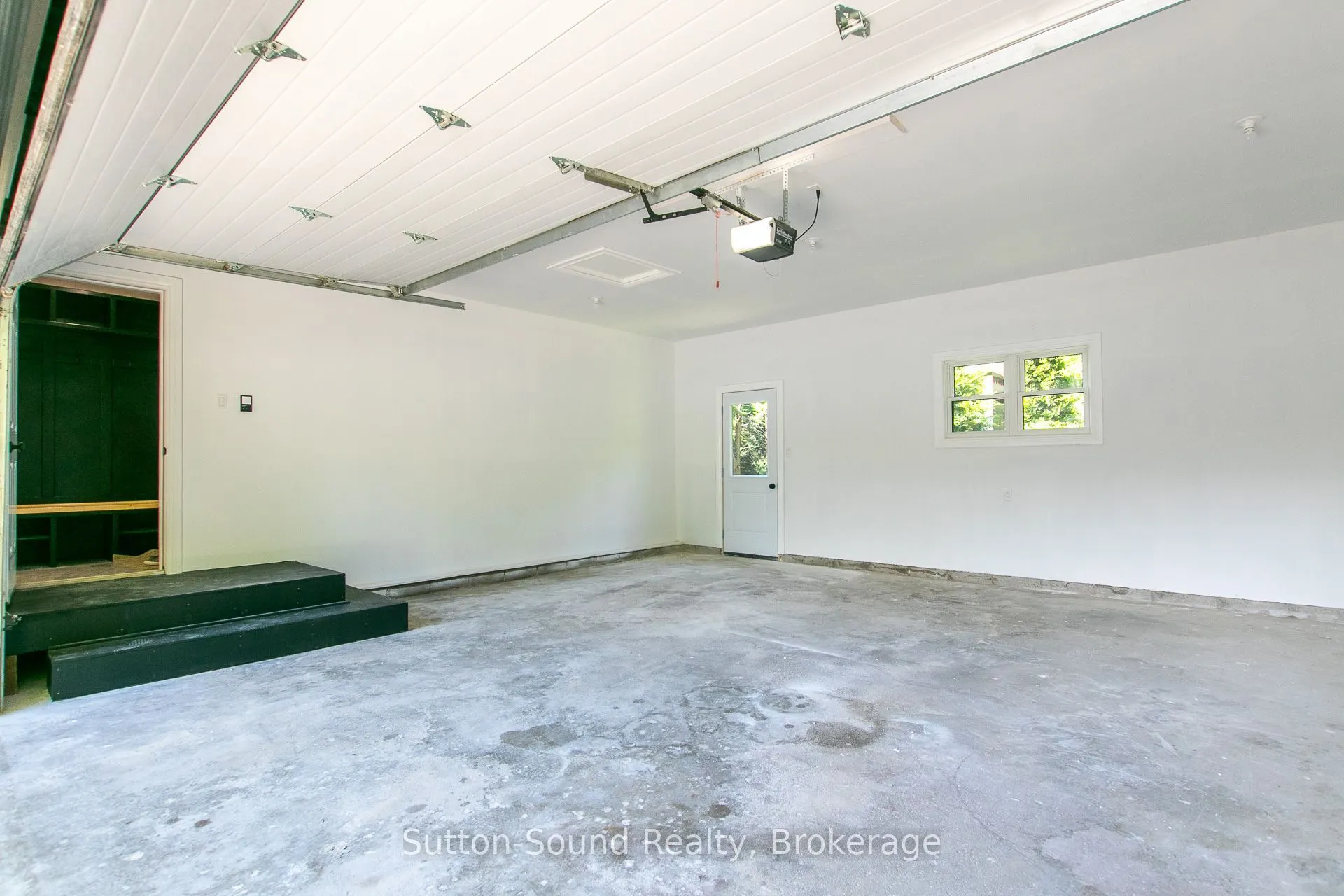 318743 Grey Road 1 Road