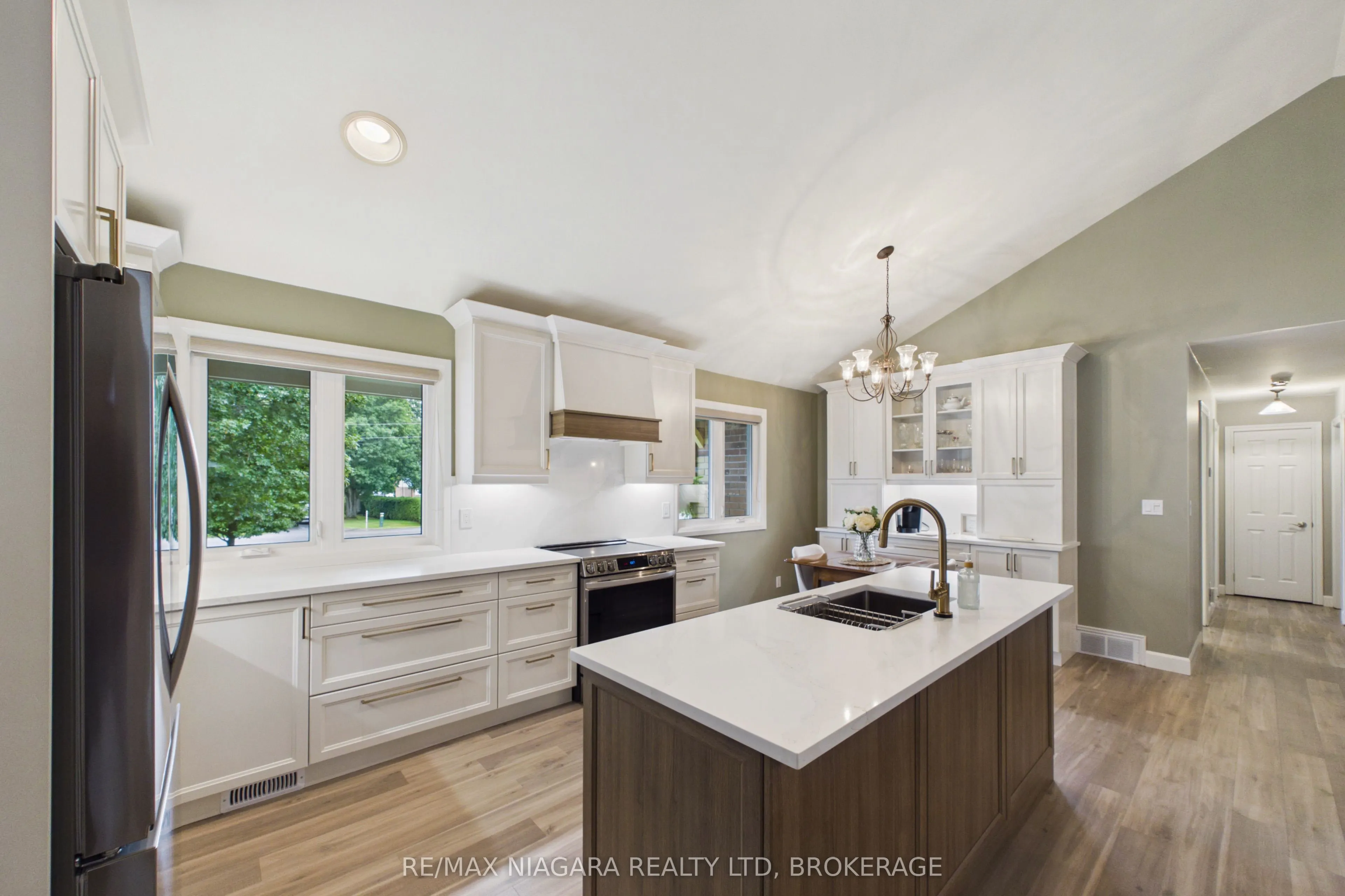 115 Pinewood Boulevard