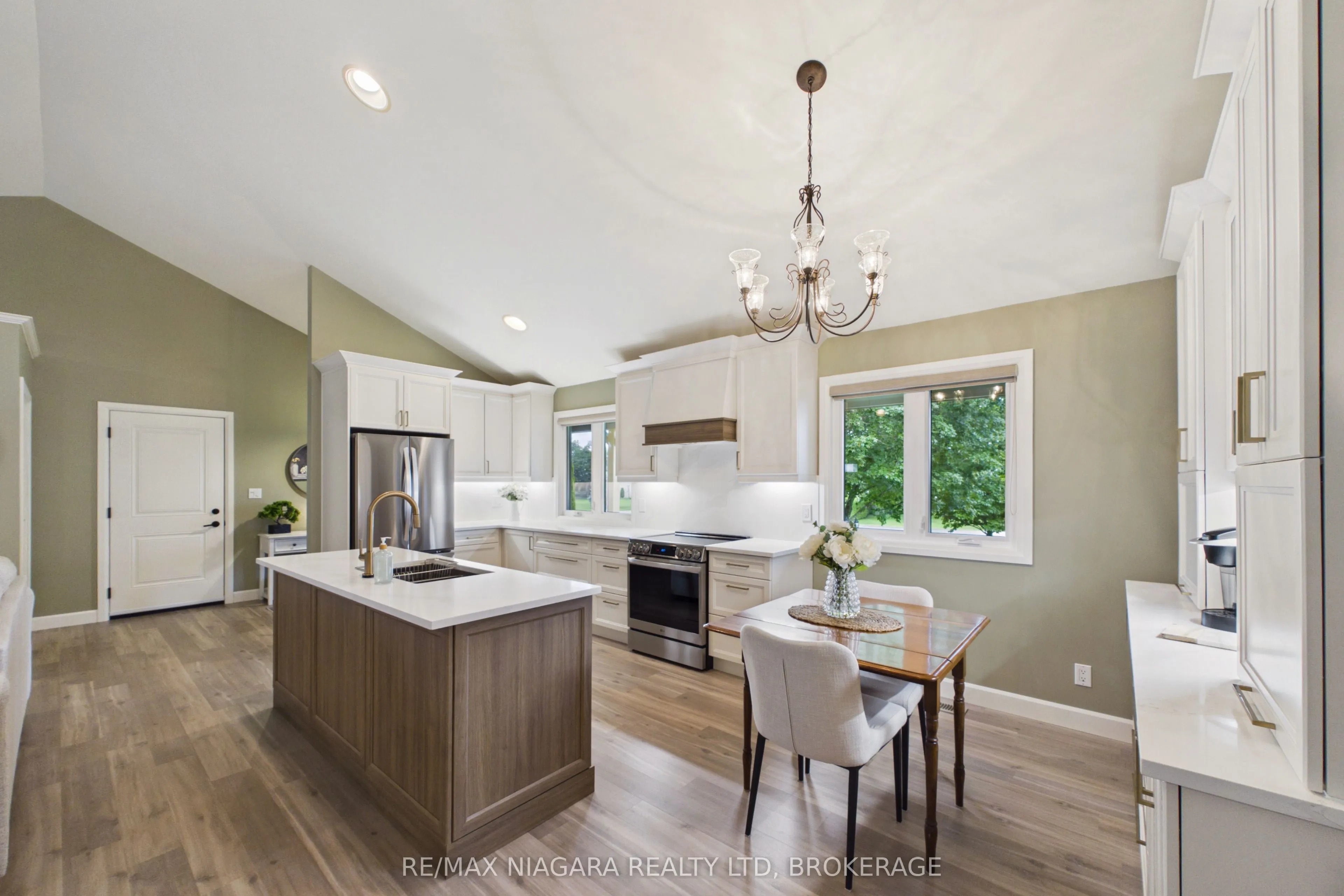 115 Pinewood Boulevard