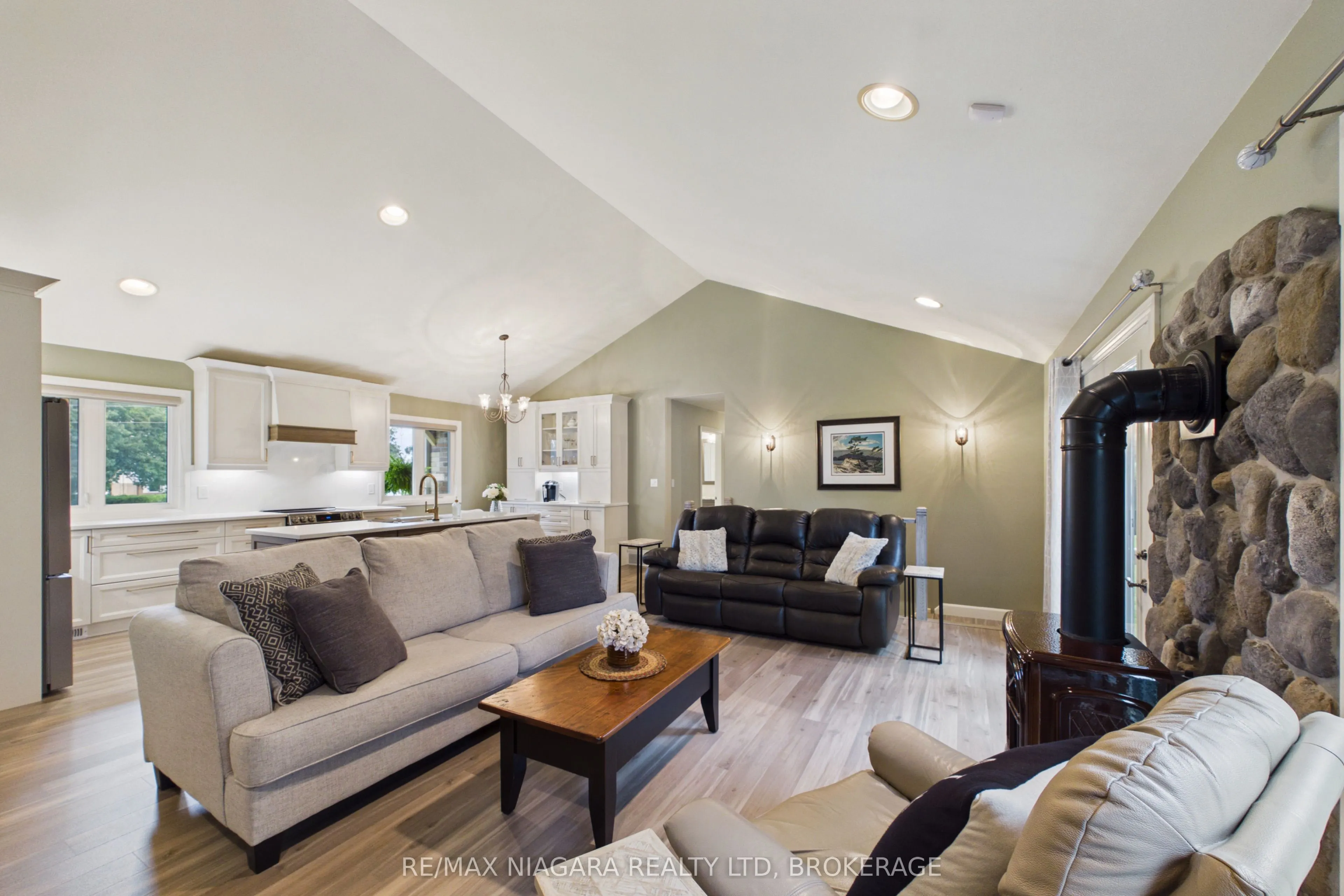 115 Pinewood Boulevard