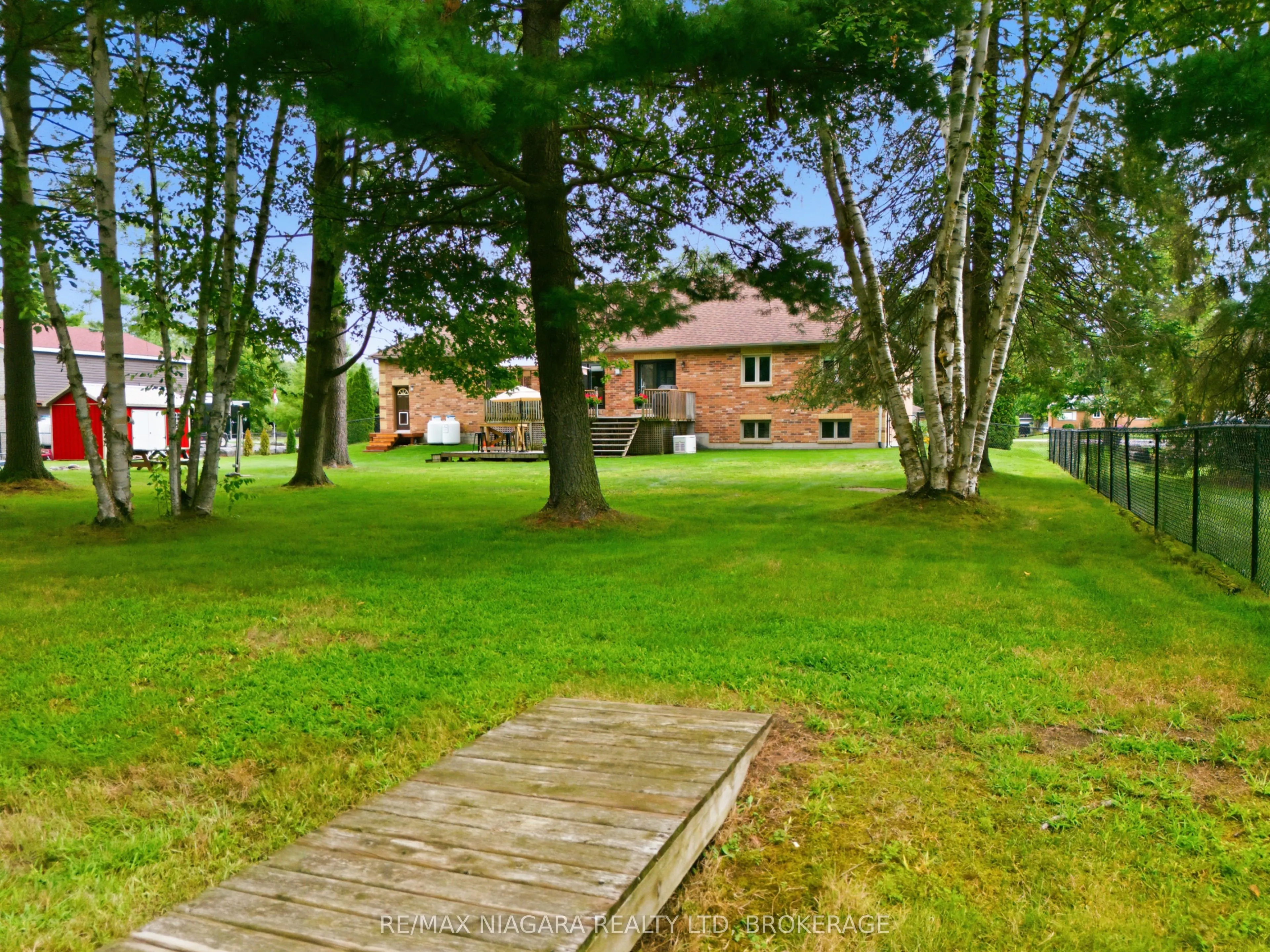 115 Pinewood Boulevard