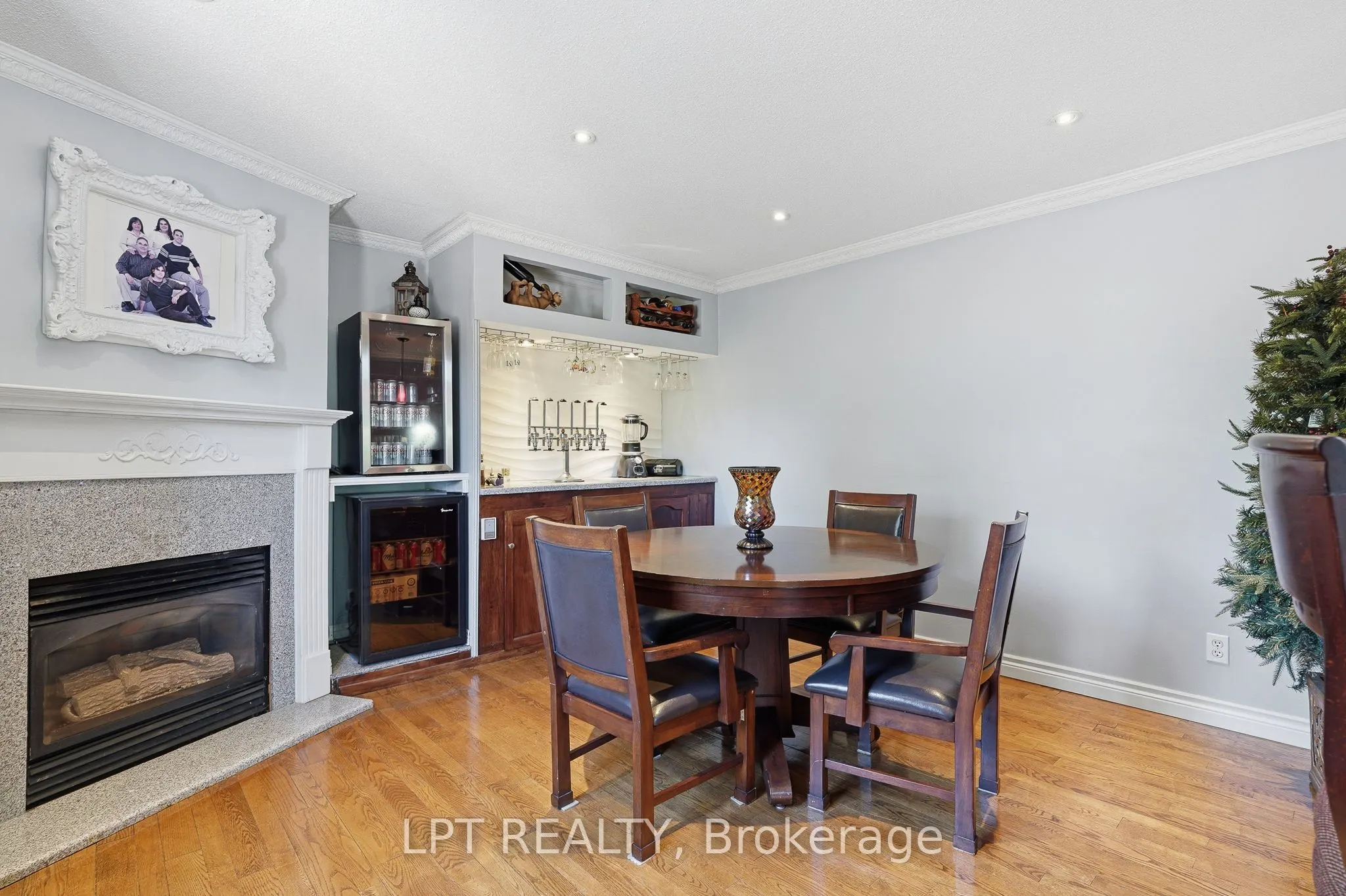18 Louise Crescent