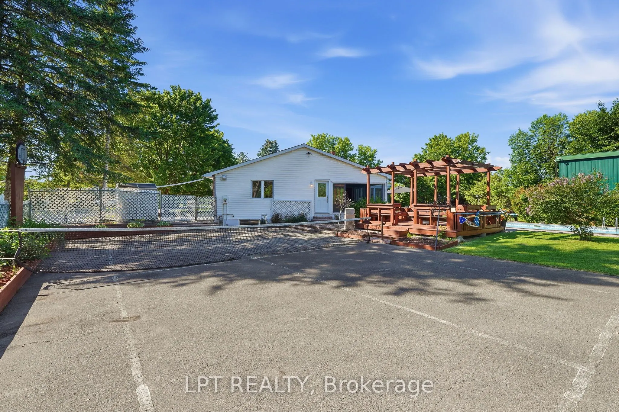 18 Louise Crescent