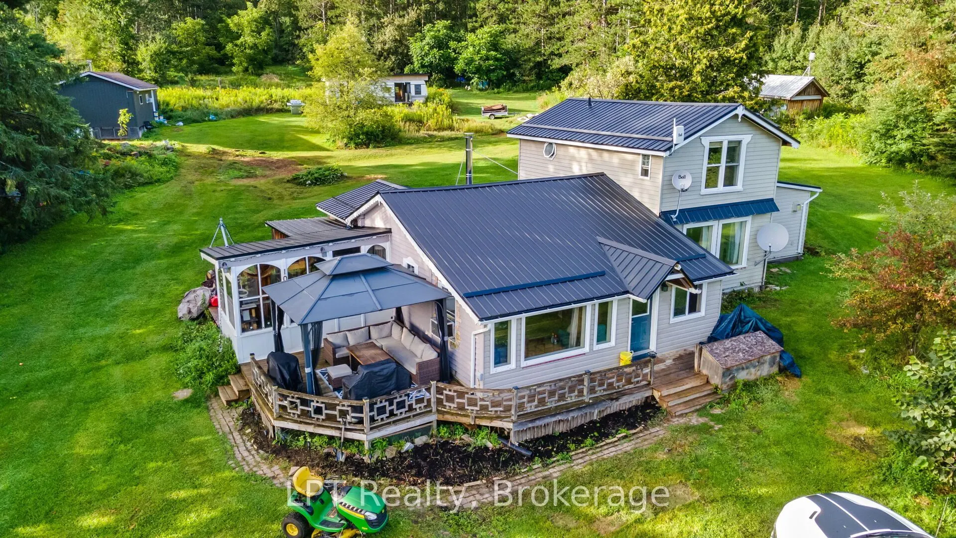 1043 Deloro Road