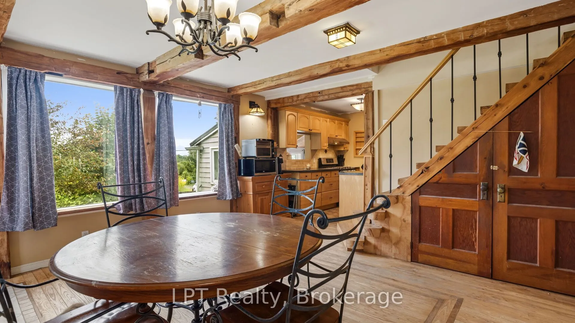 1043 Deloro Road