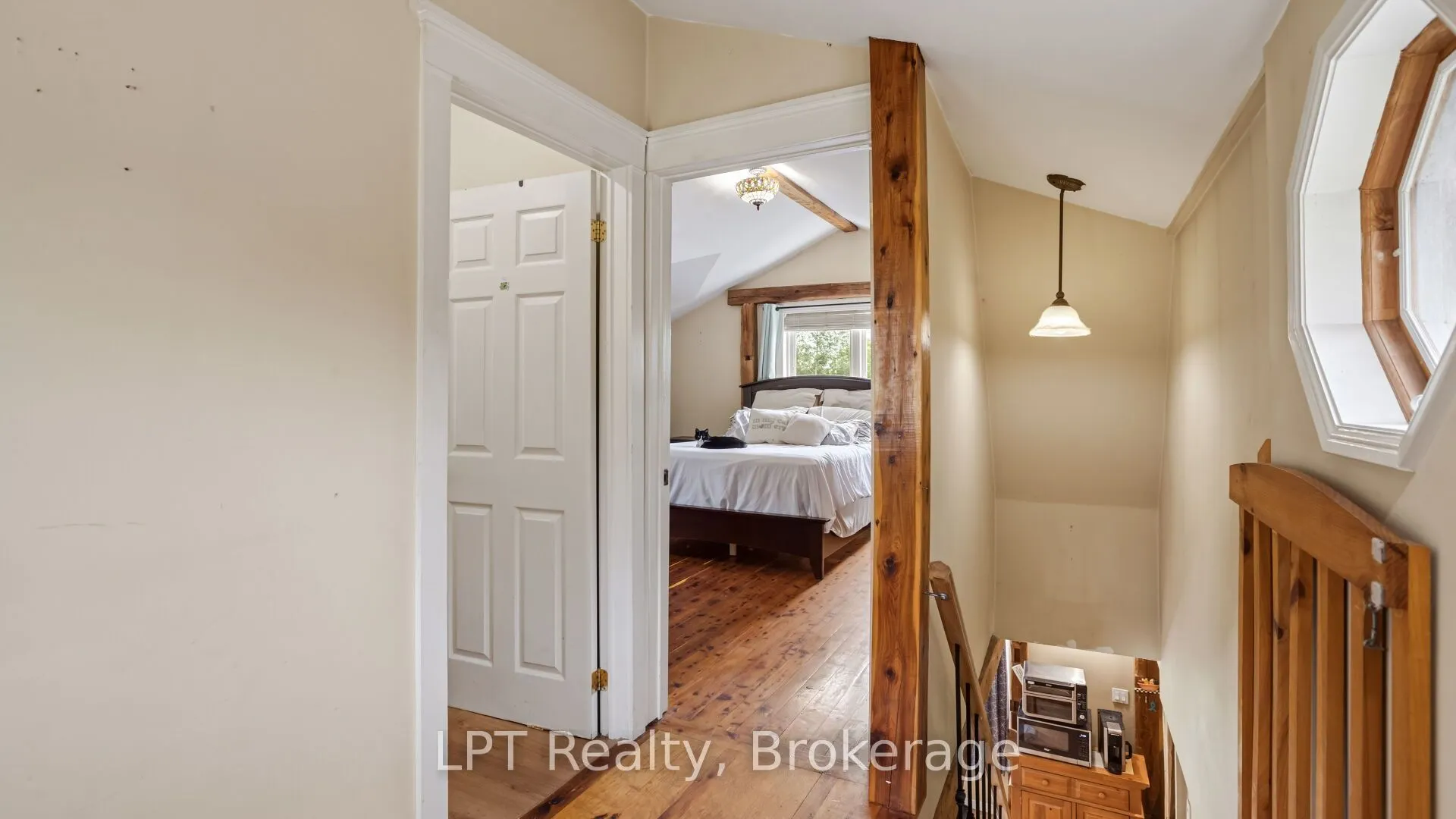 1043 Deloro Road