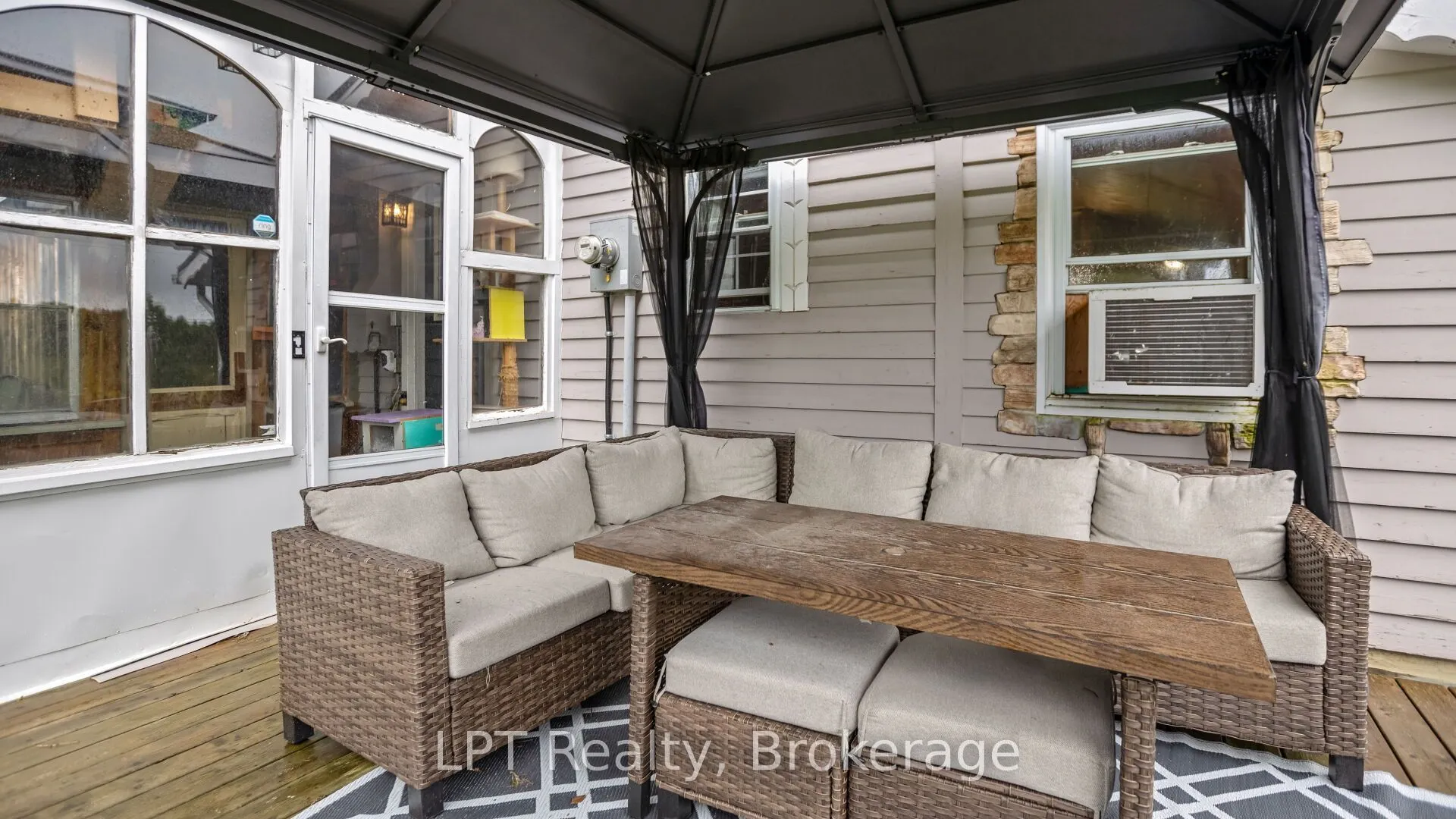 1043 Deloro Road