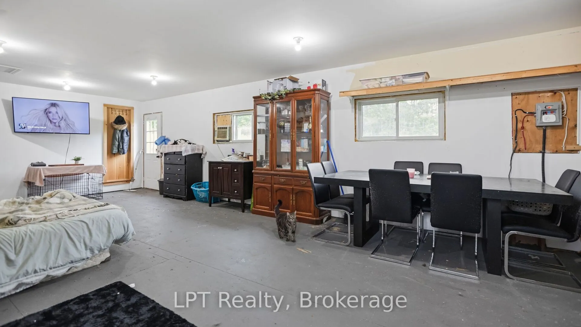 1043 Deloro Road