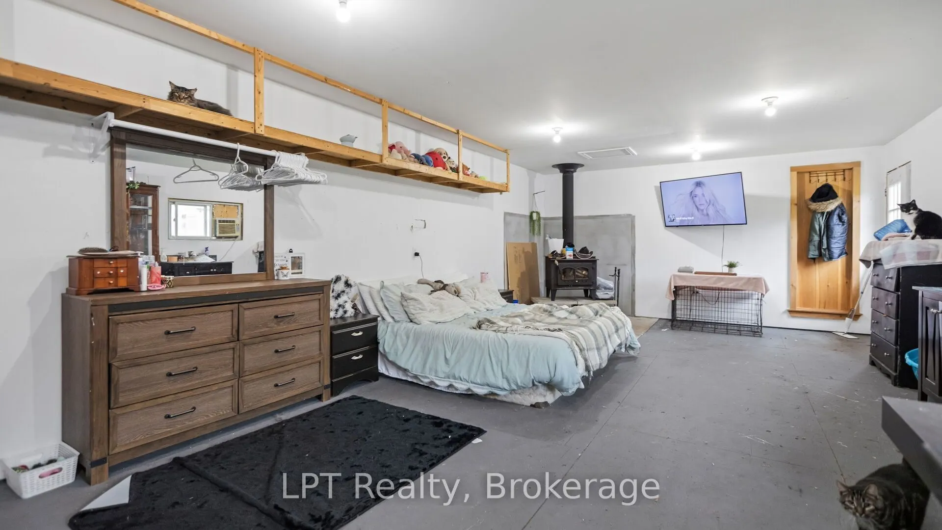 1043 Deloro Road
