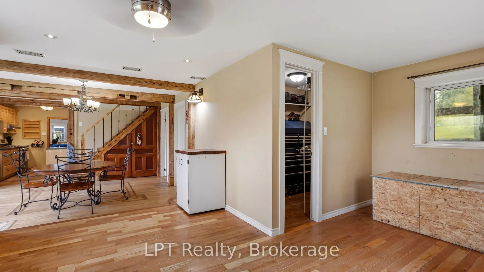 1043 Deloro Road