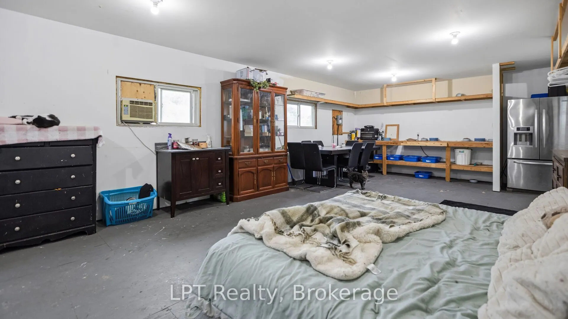 1043 Deloro Road