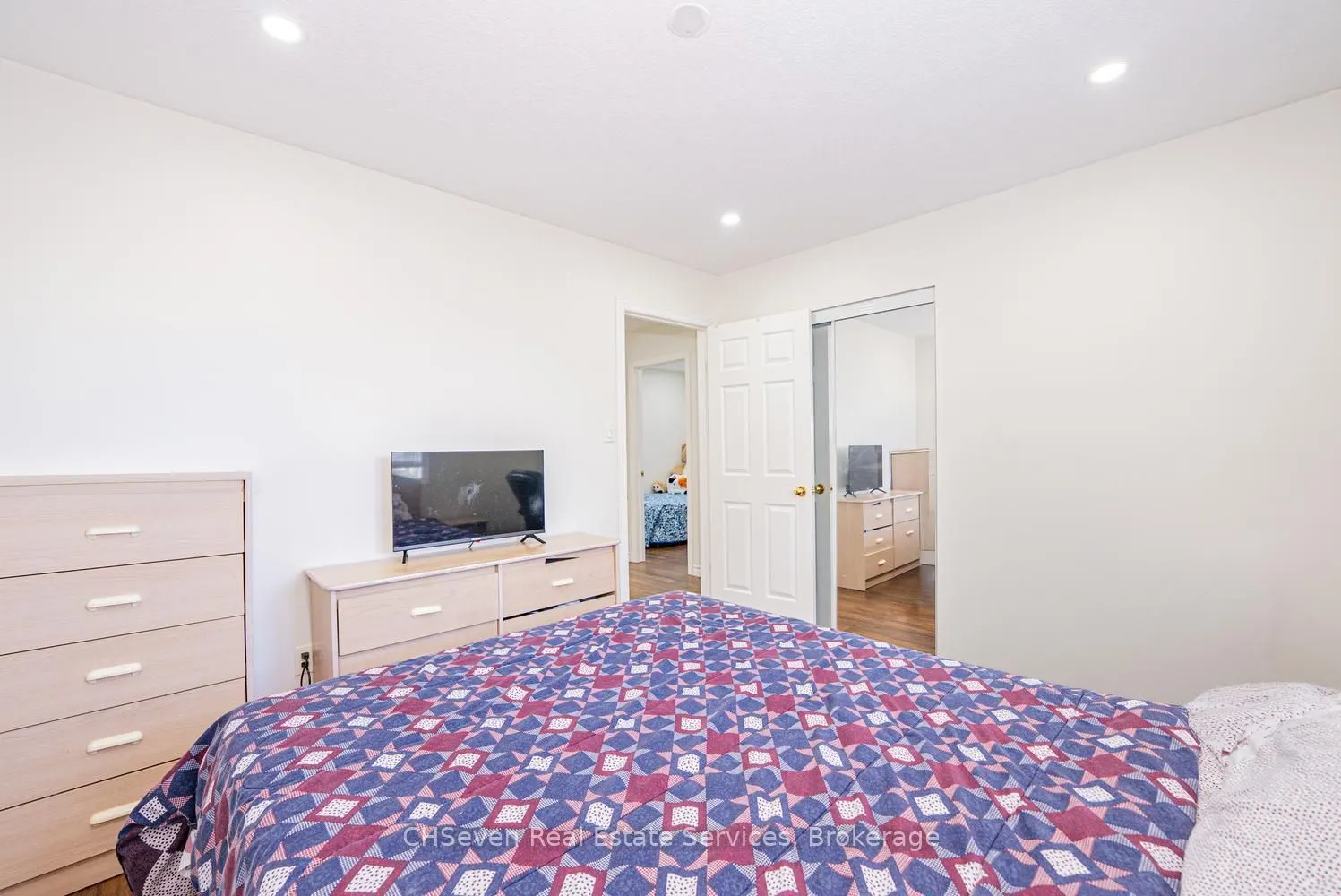 373 Thomas Slee Drive