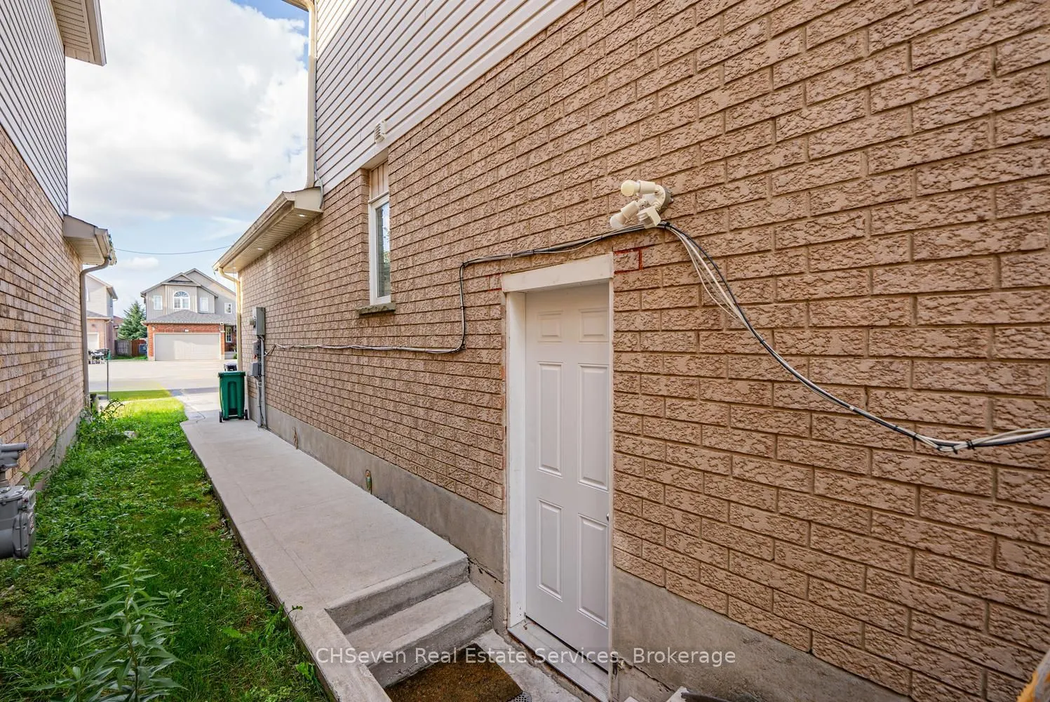 373 Thomas Slee Drive