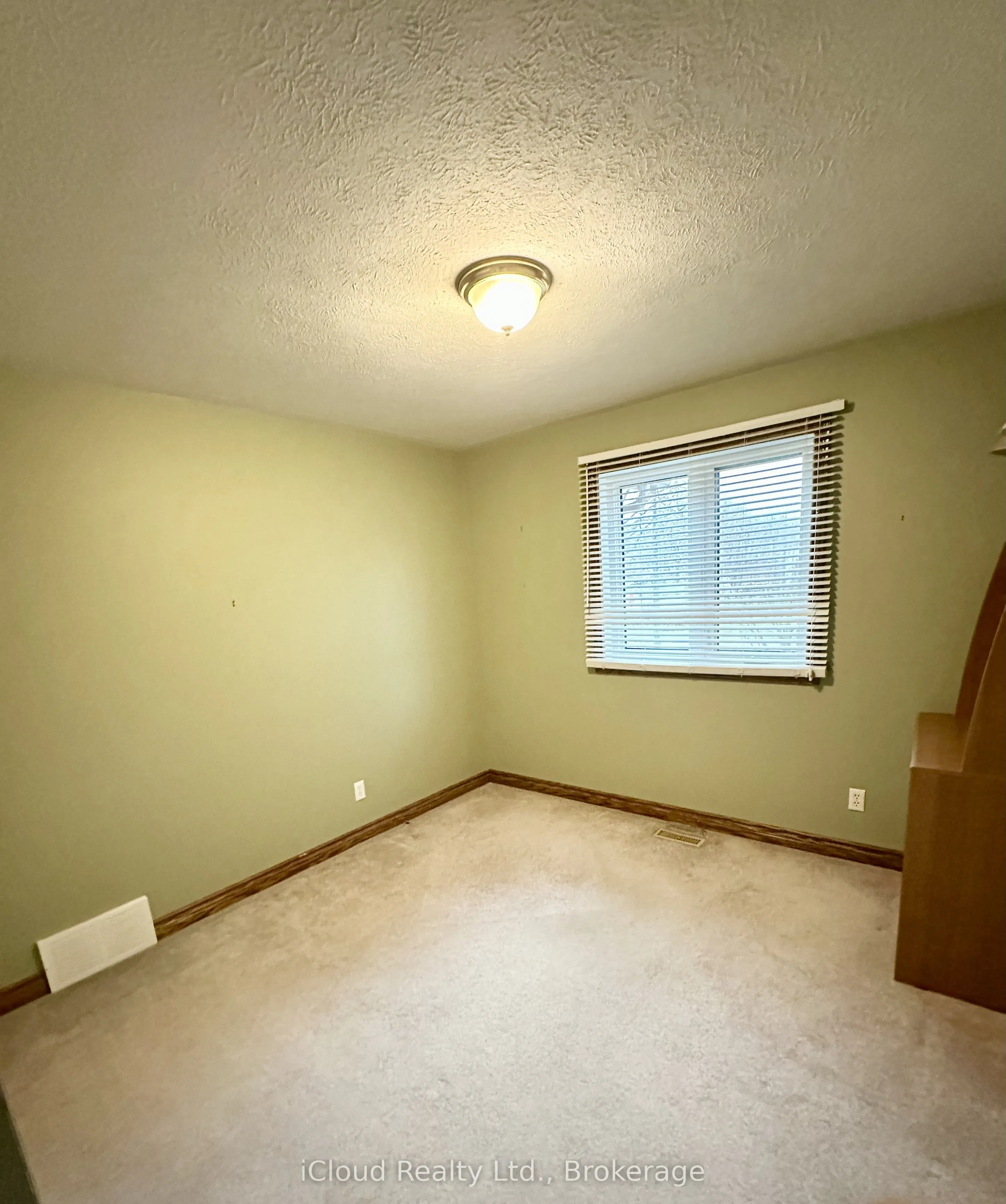 86 Glendale Drive E