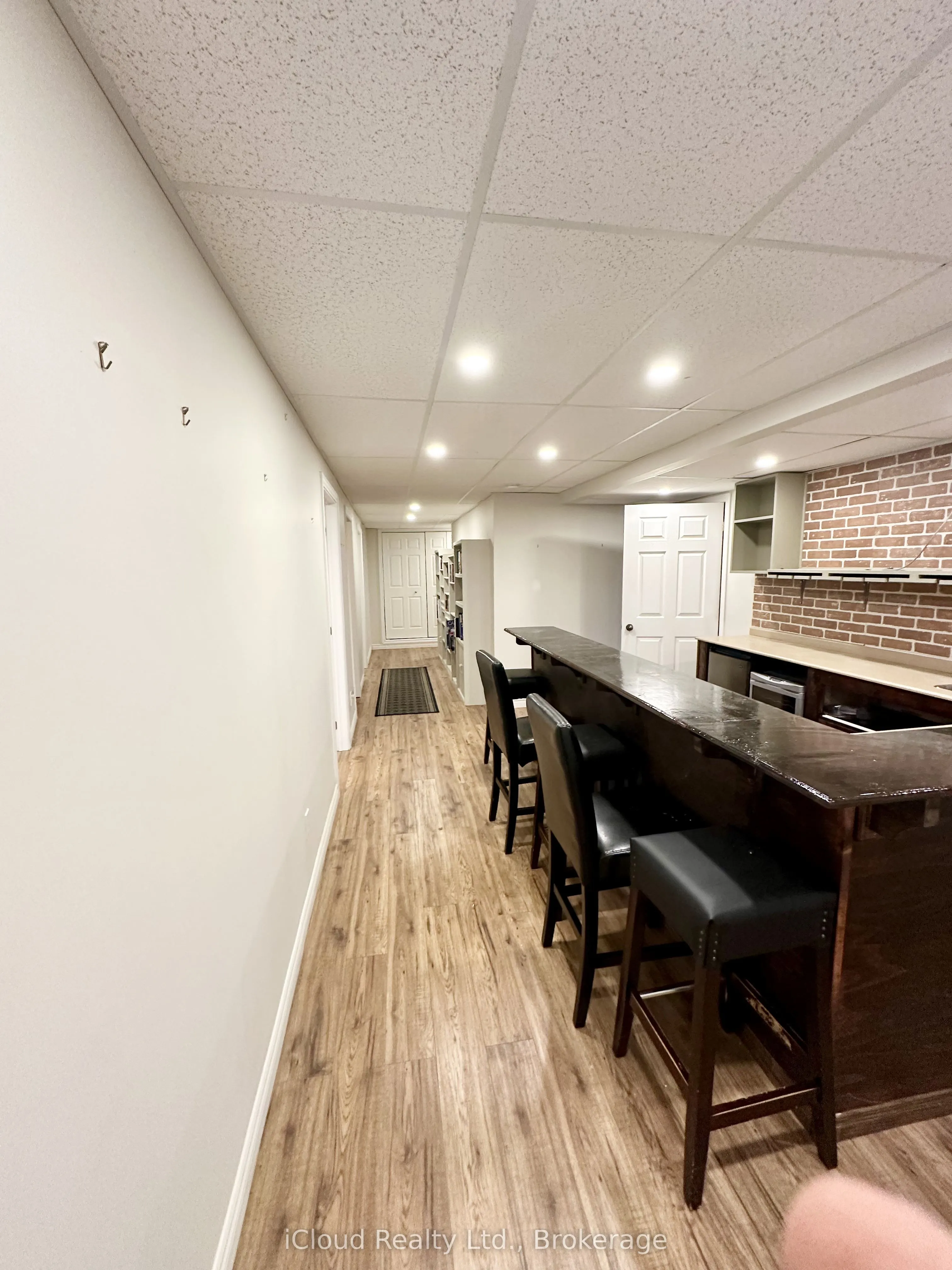 86 Glendale Drive E