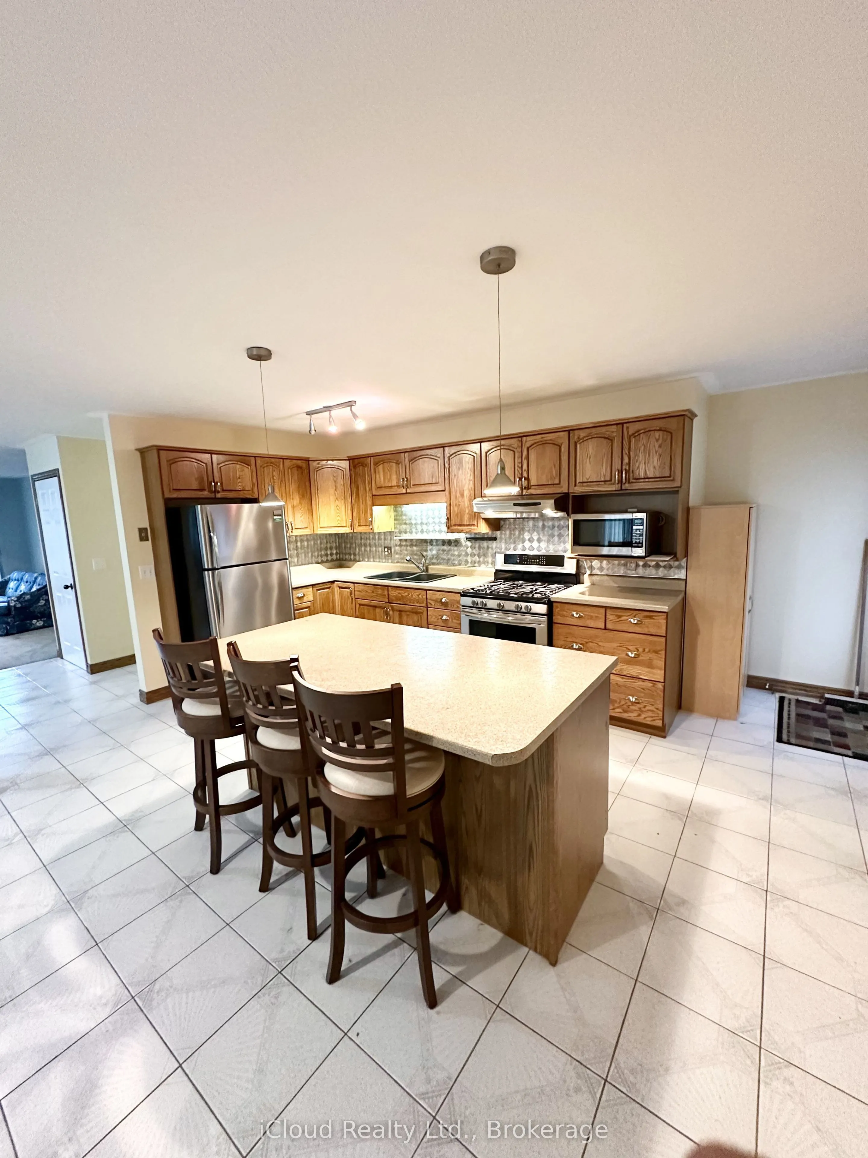 86 Glendale Drive E