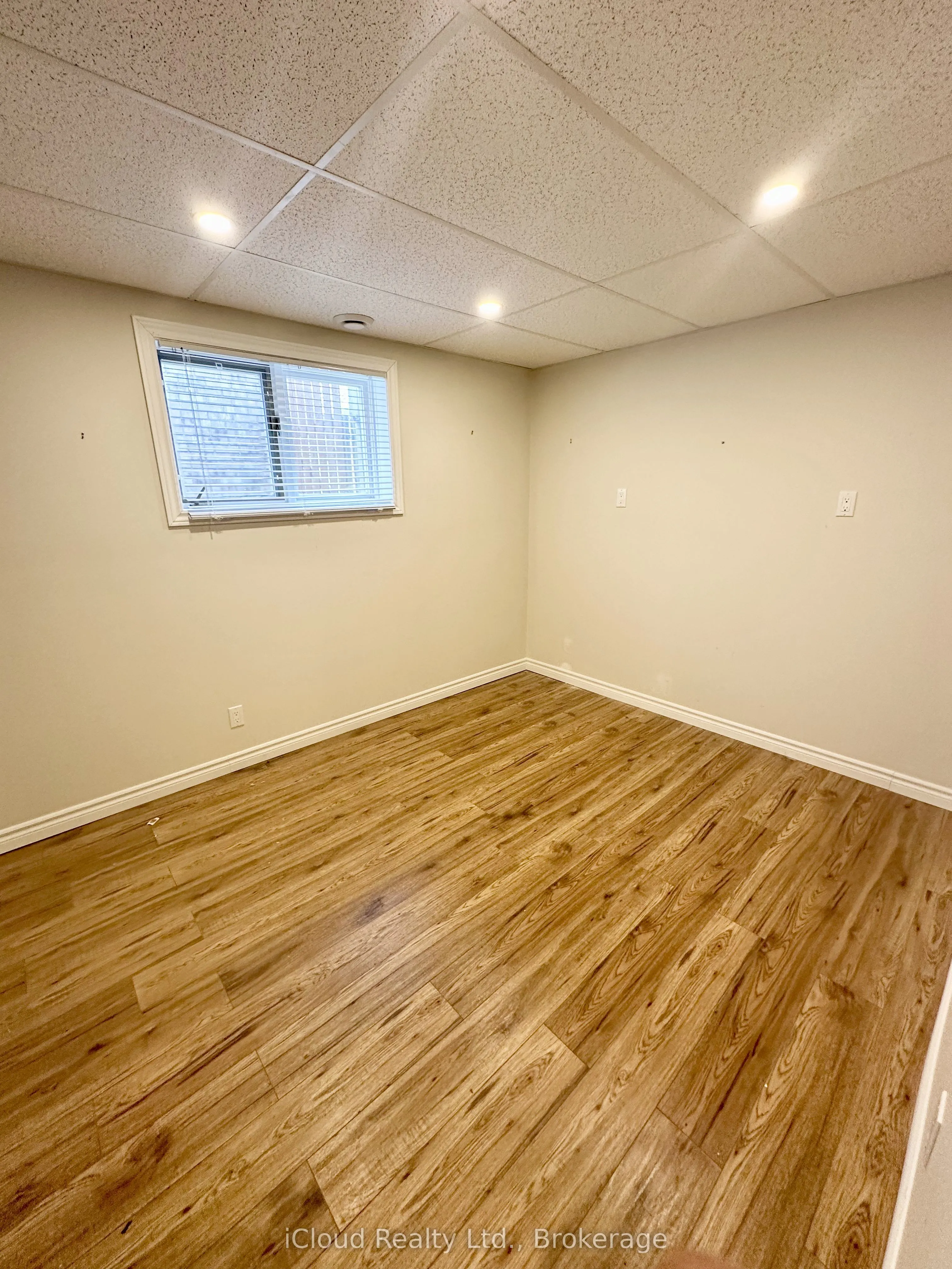 86 Glendale Drive E