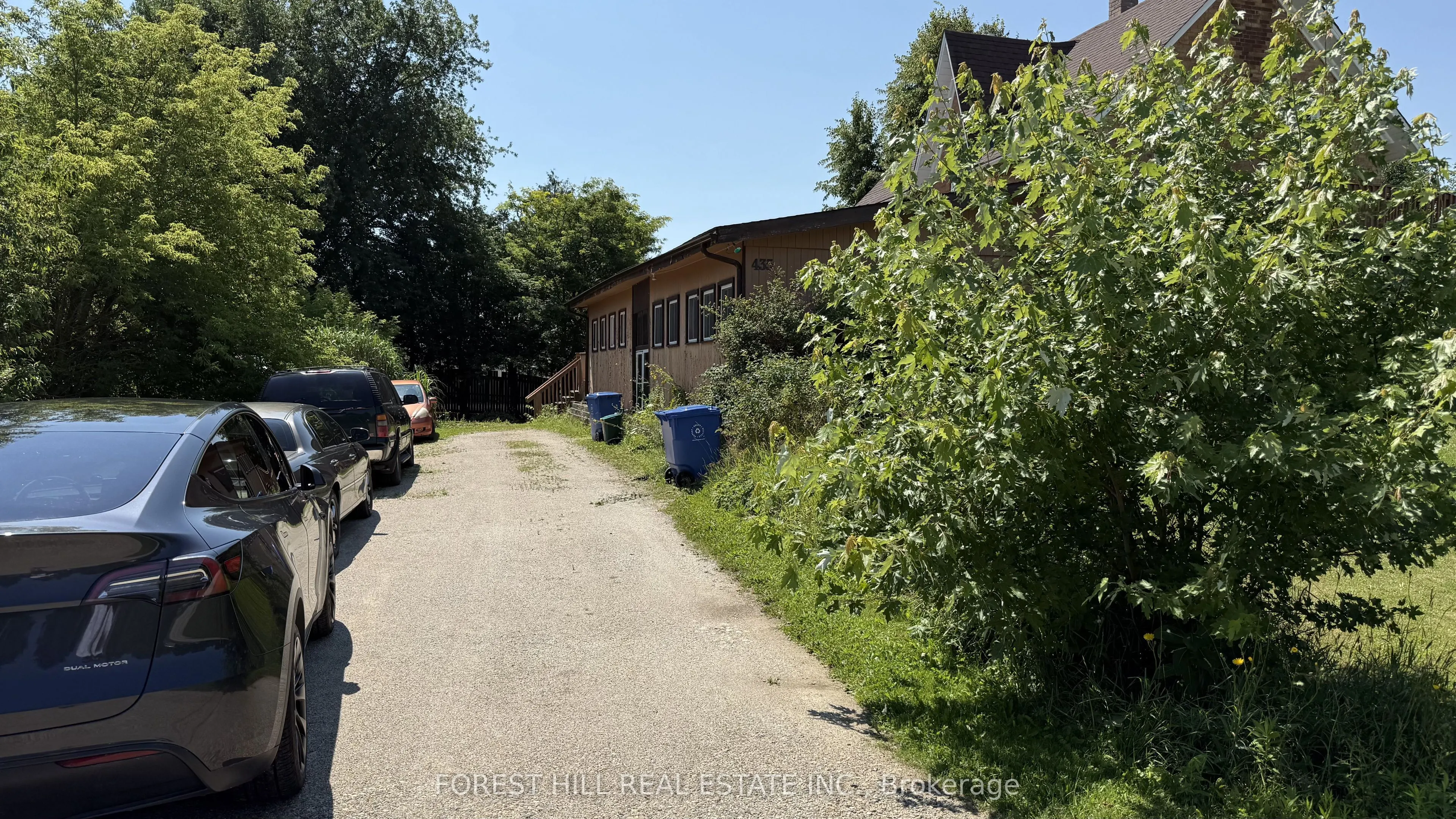 435 Main Street W