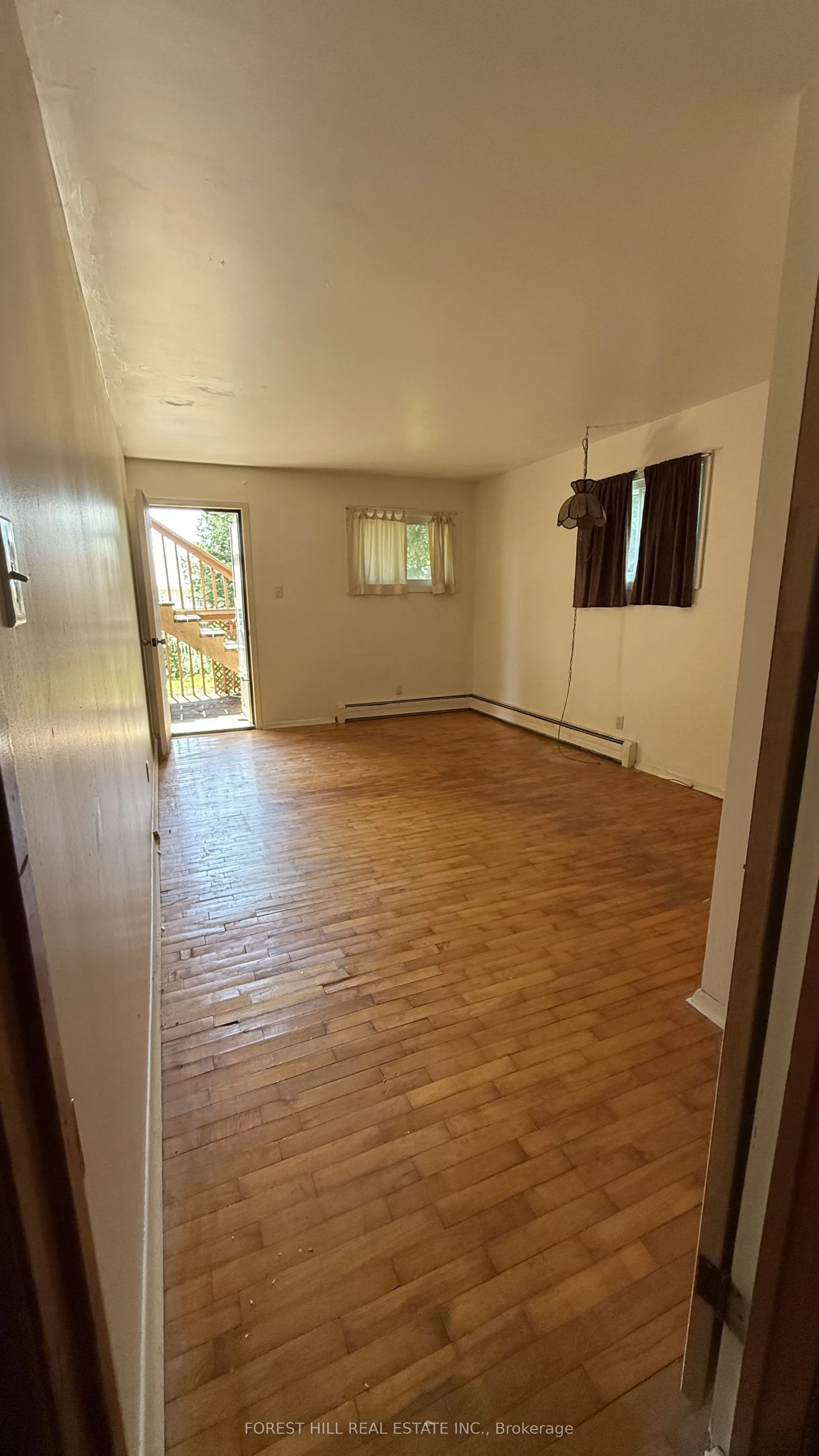 435 Main Street W