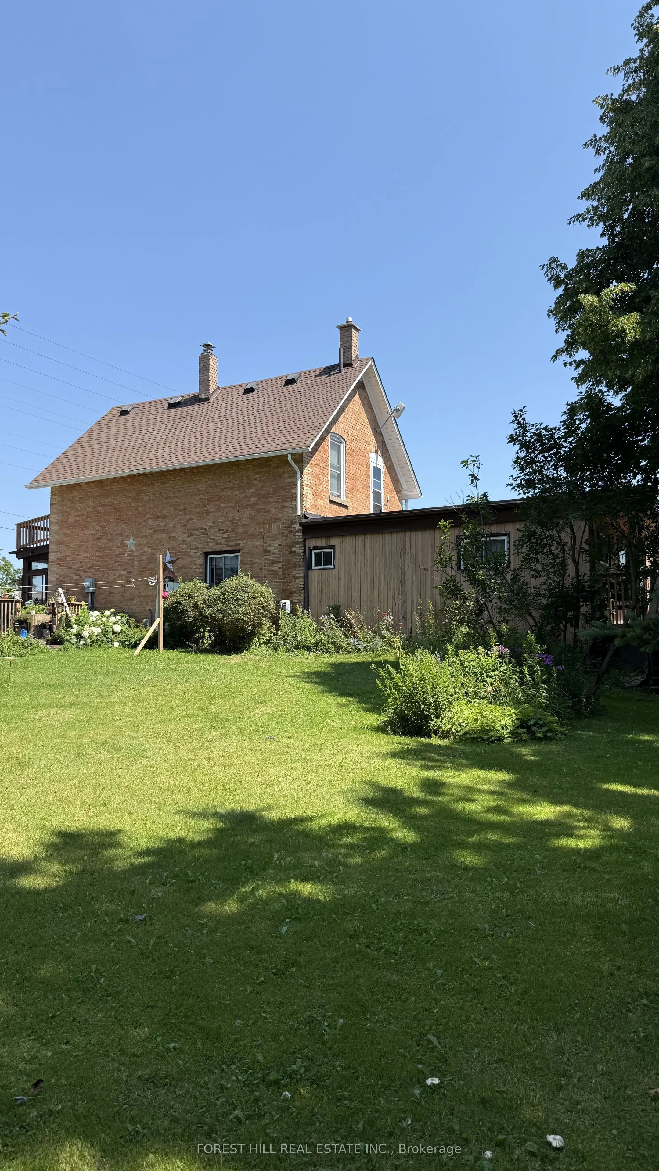 435 Main Street W