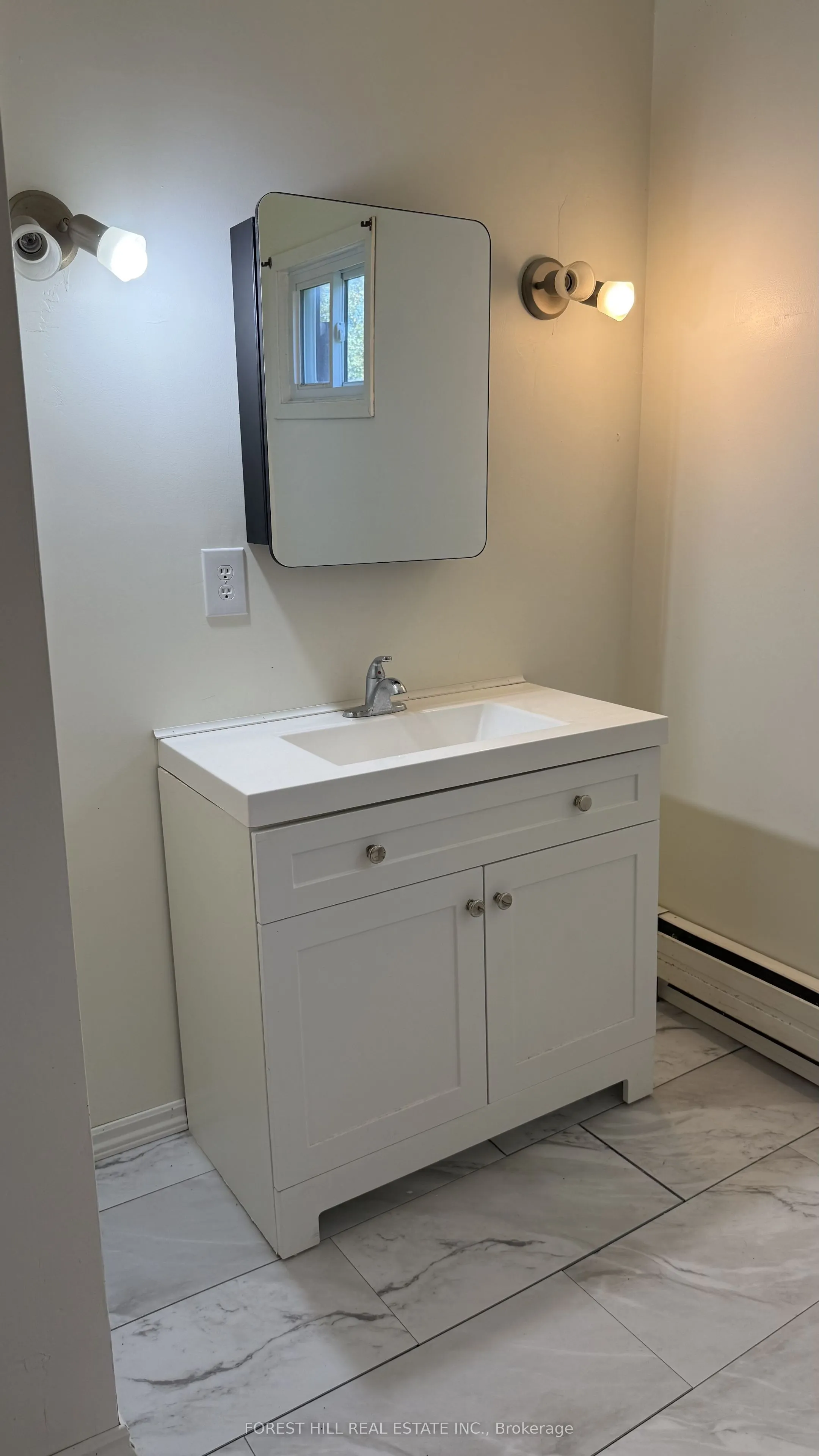 435 Main Street W