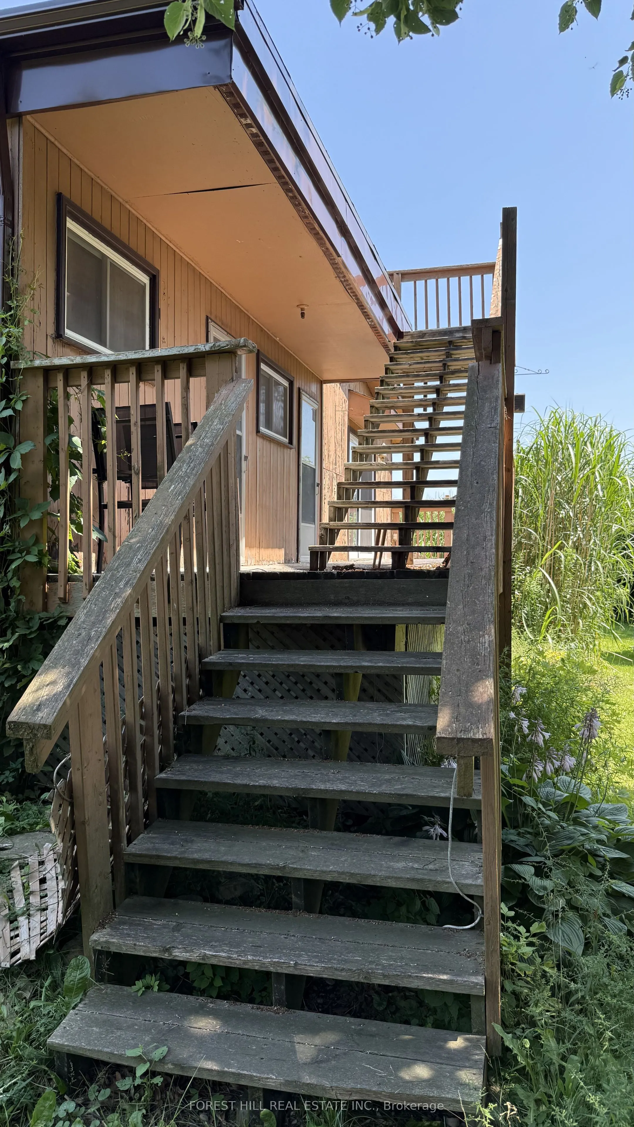 435 Main Street W