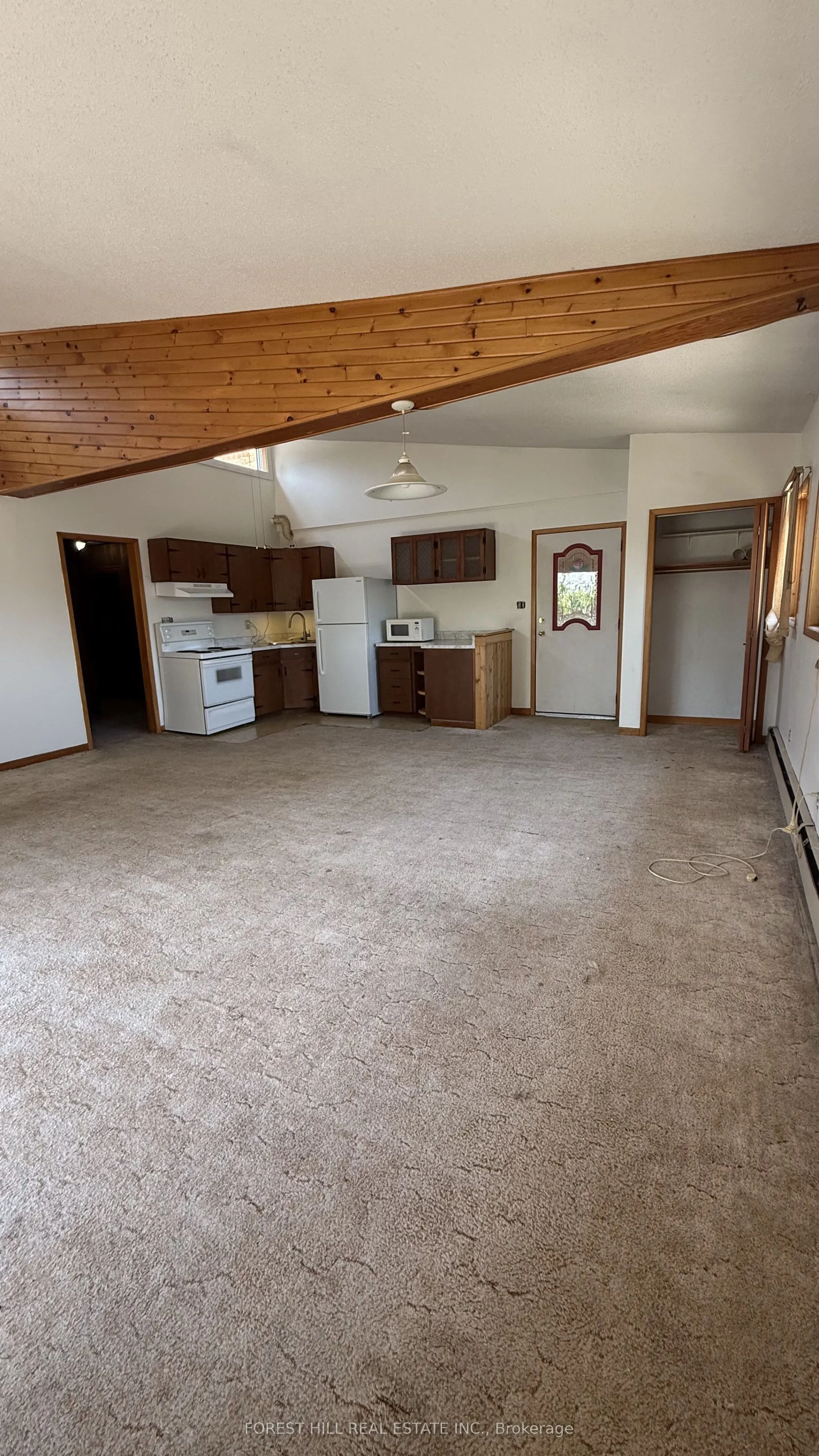 435 Main Street W