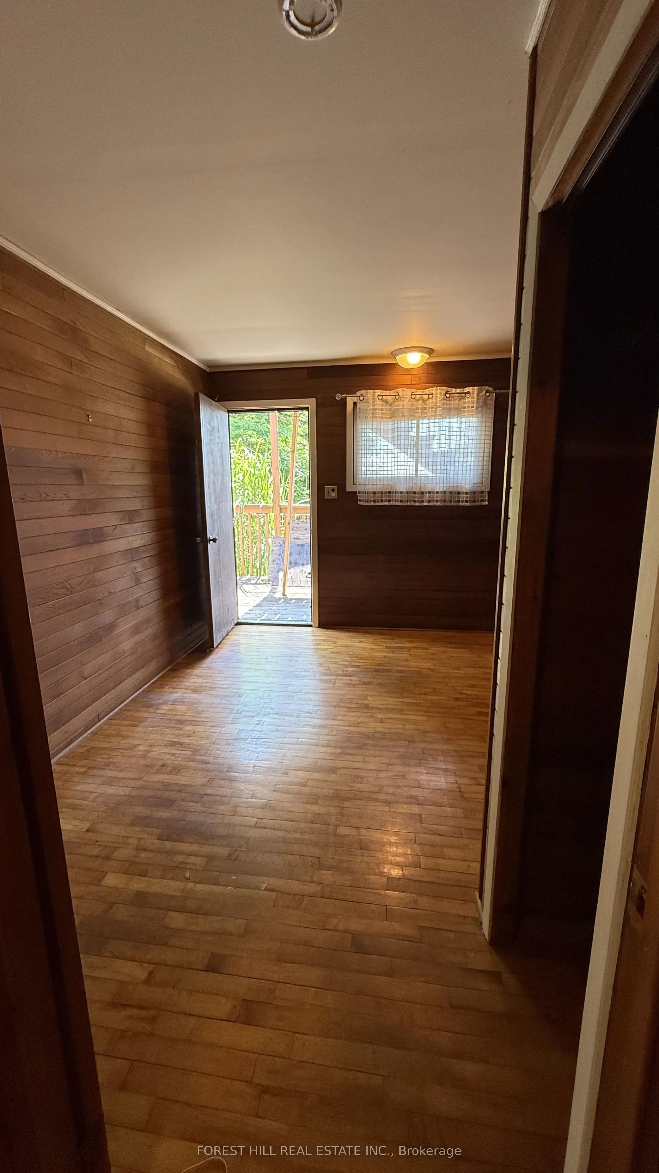 435 Main Street W