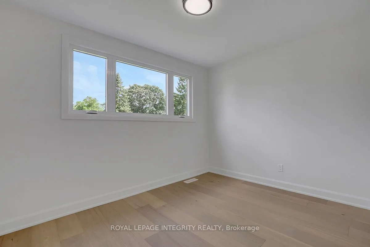 8 Brian Crescent