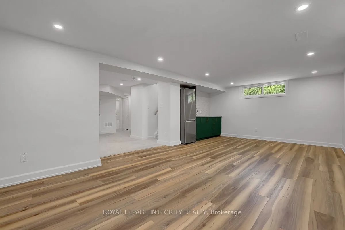8 Brian Crescent