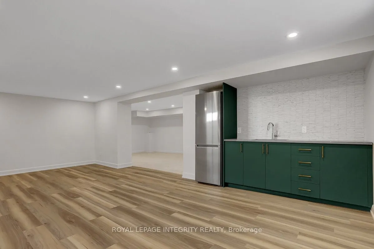 8 Brian Crescent