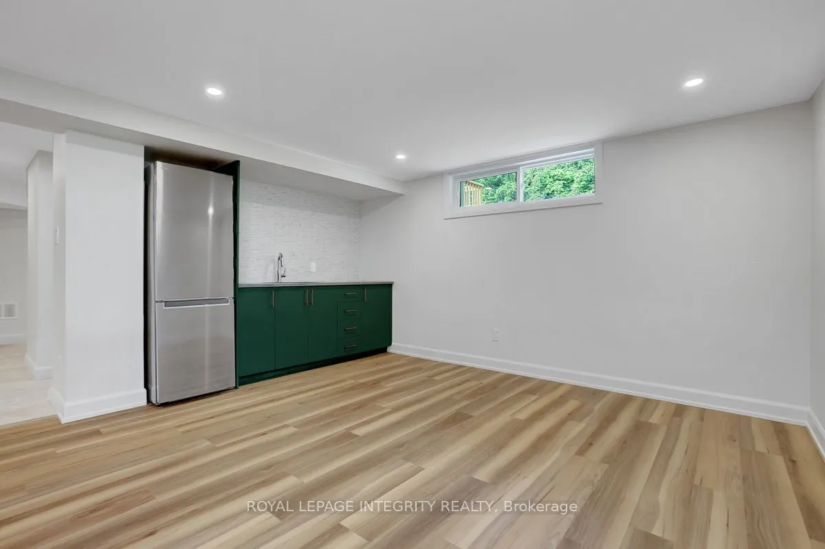 8 Brian Crescent