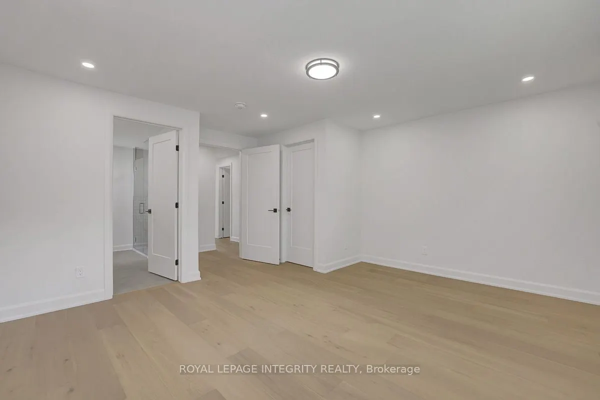 8 Brian Crescent