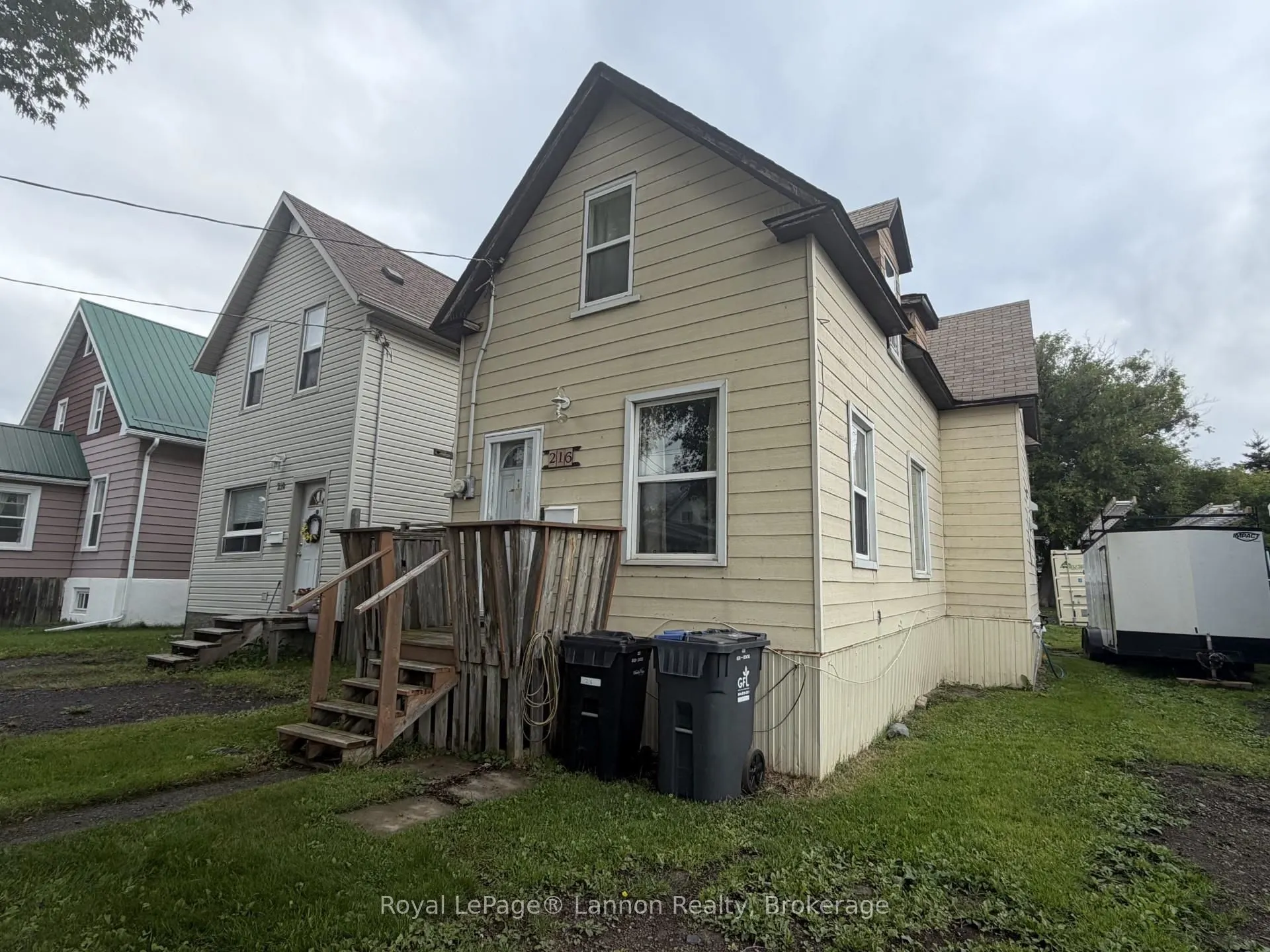 216 McIntyre Street