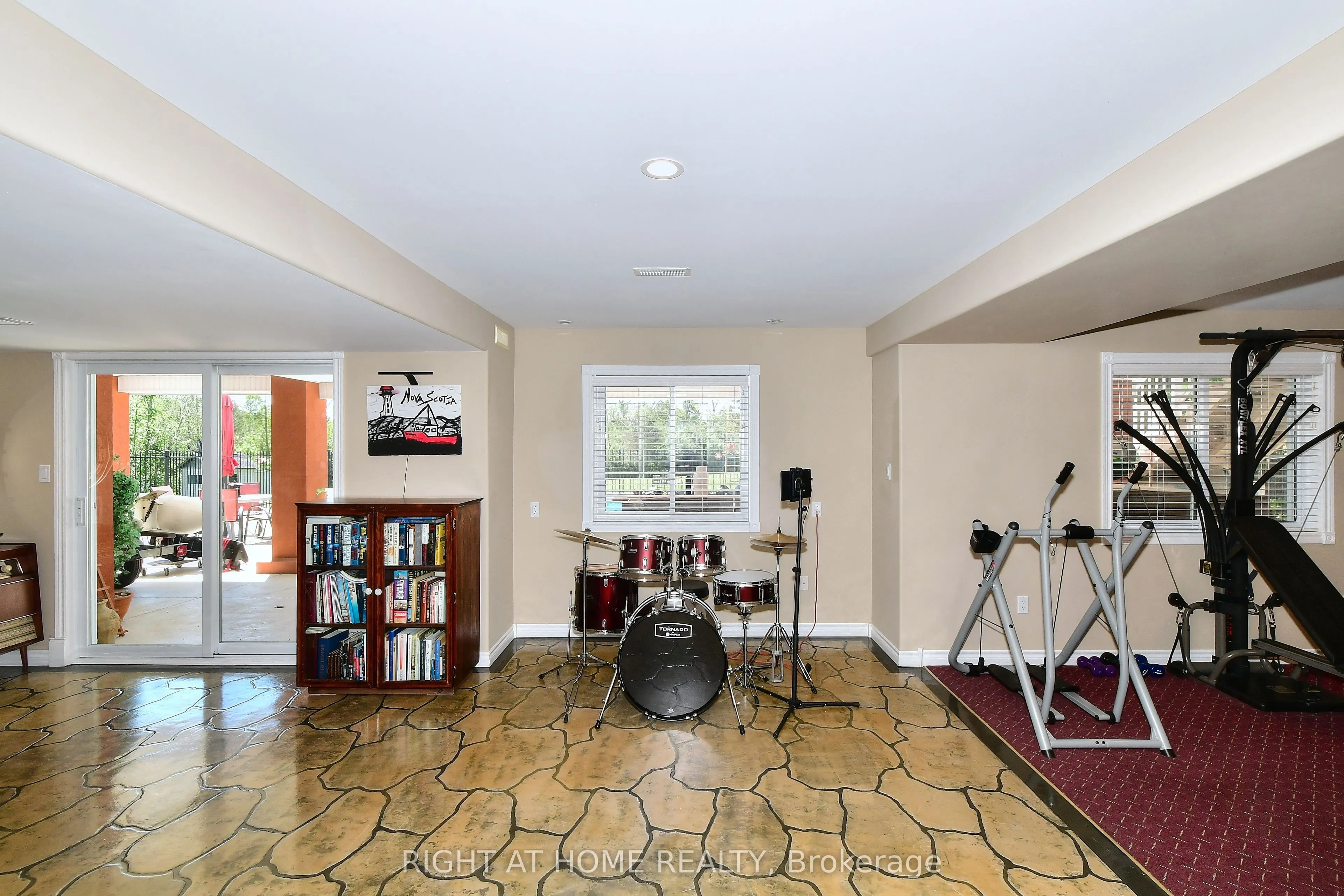 599 Maniece Avenue
