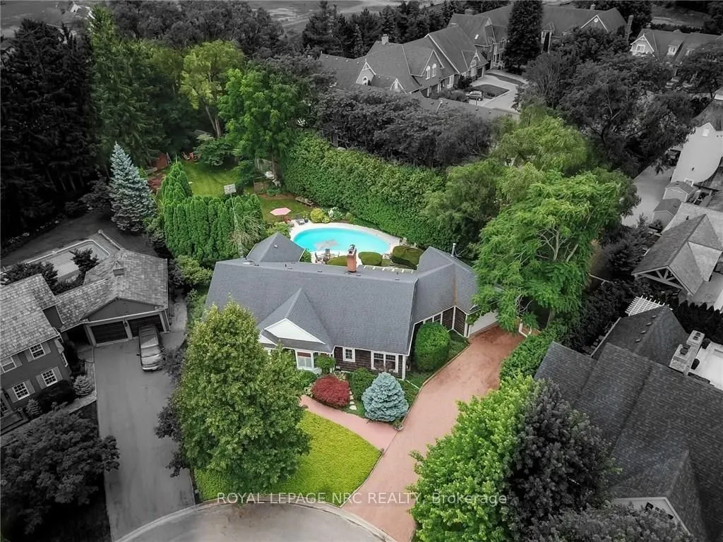7 Christopher Street