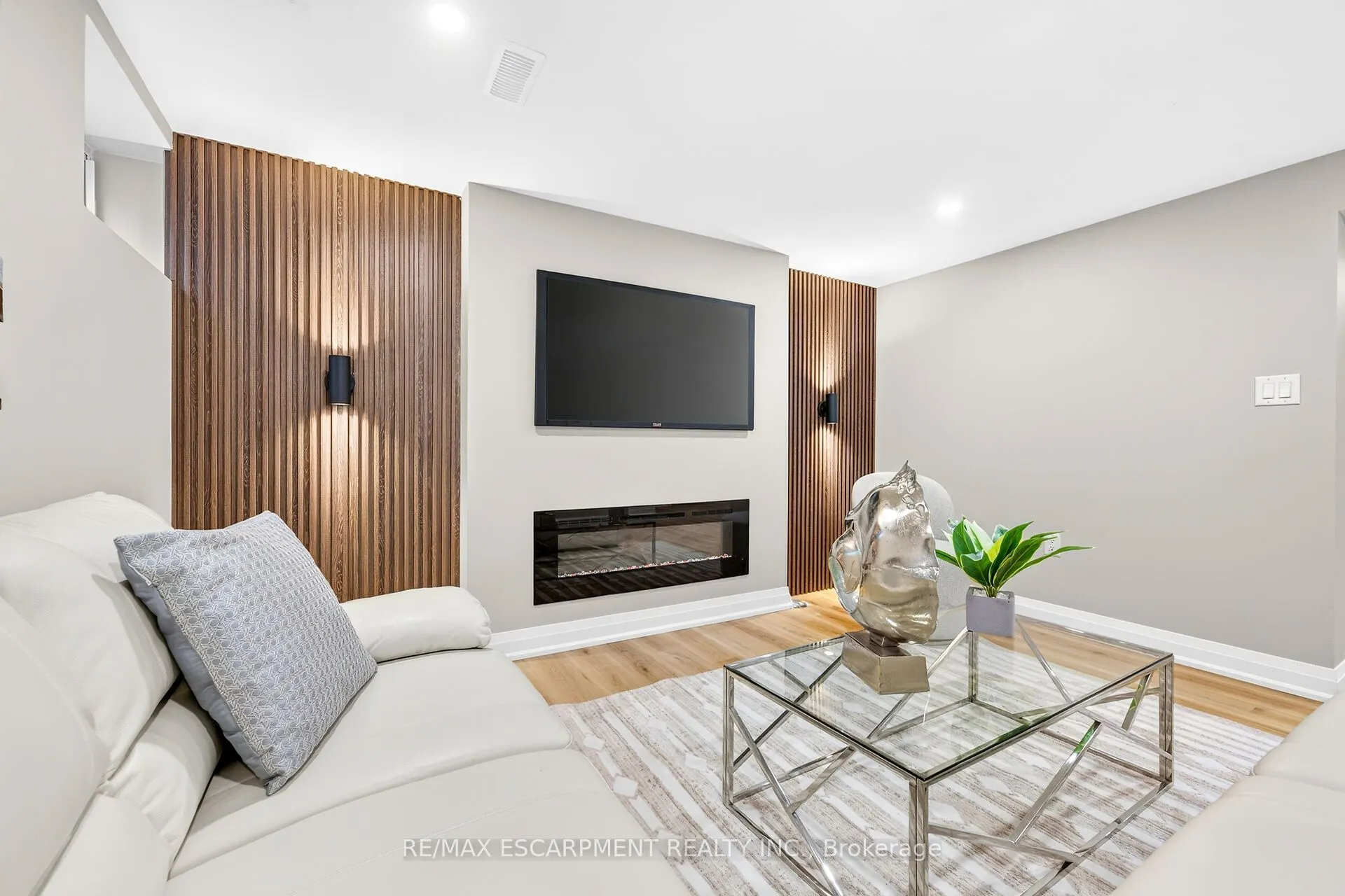 362 Rosseau Road