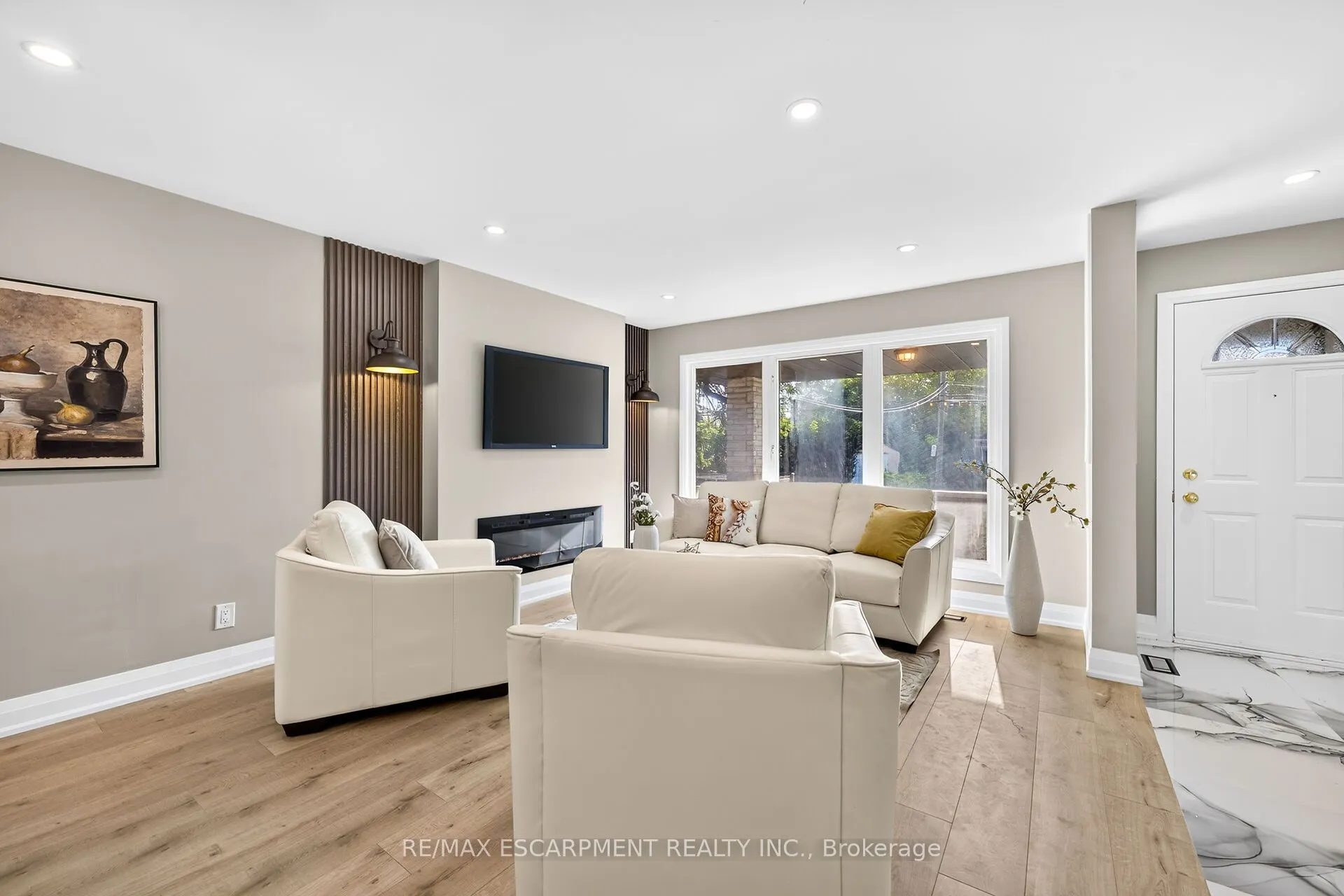362 Rosseau Road