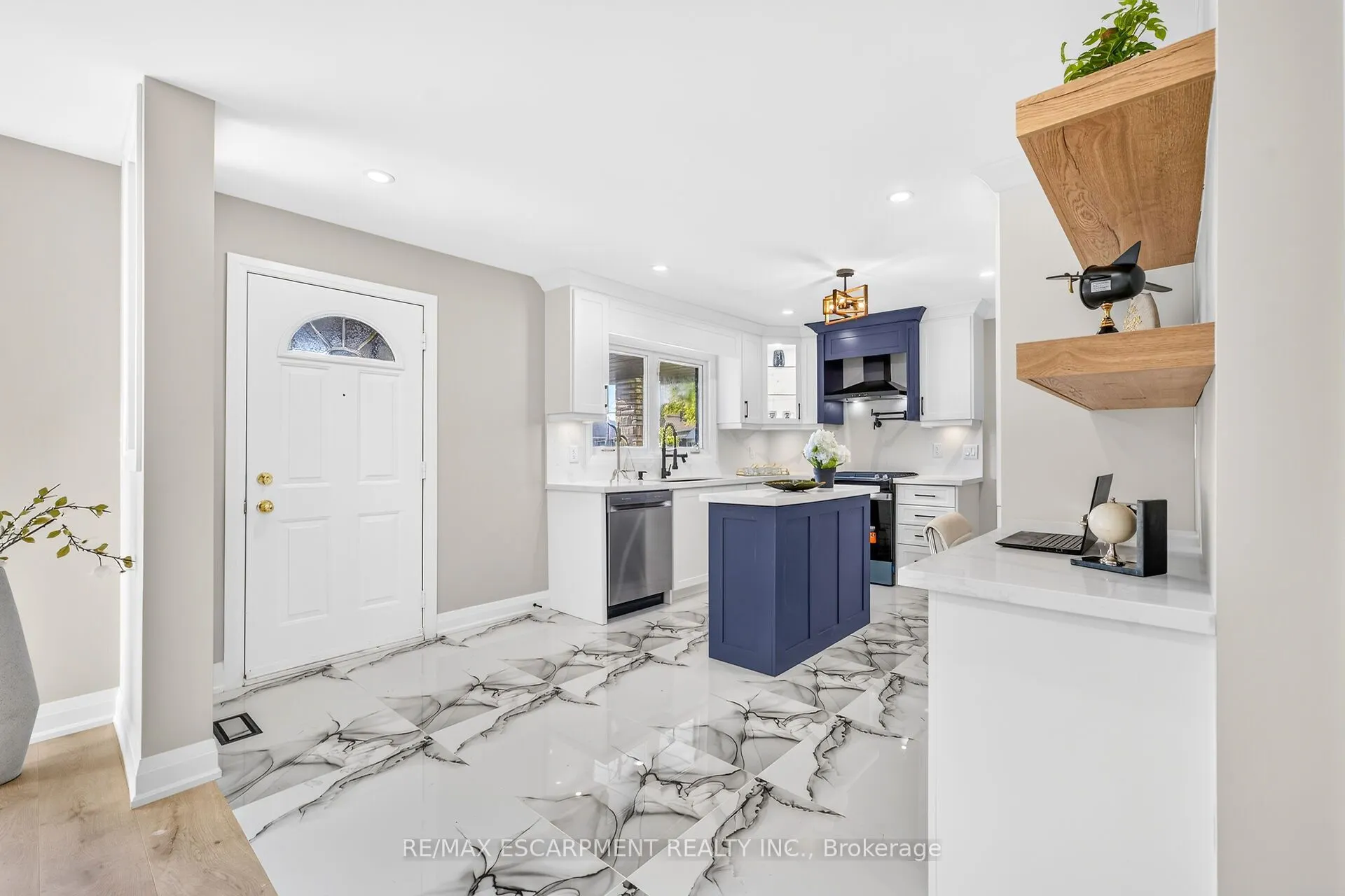 362 Rosseau Road
