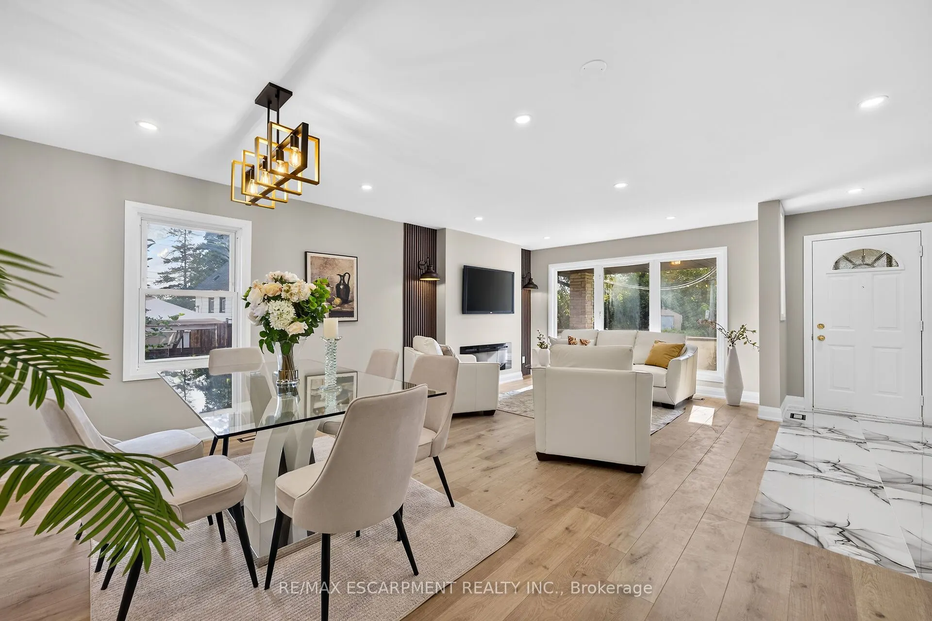 362 Rosseau Road