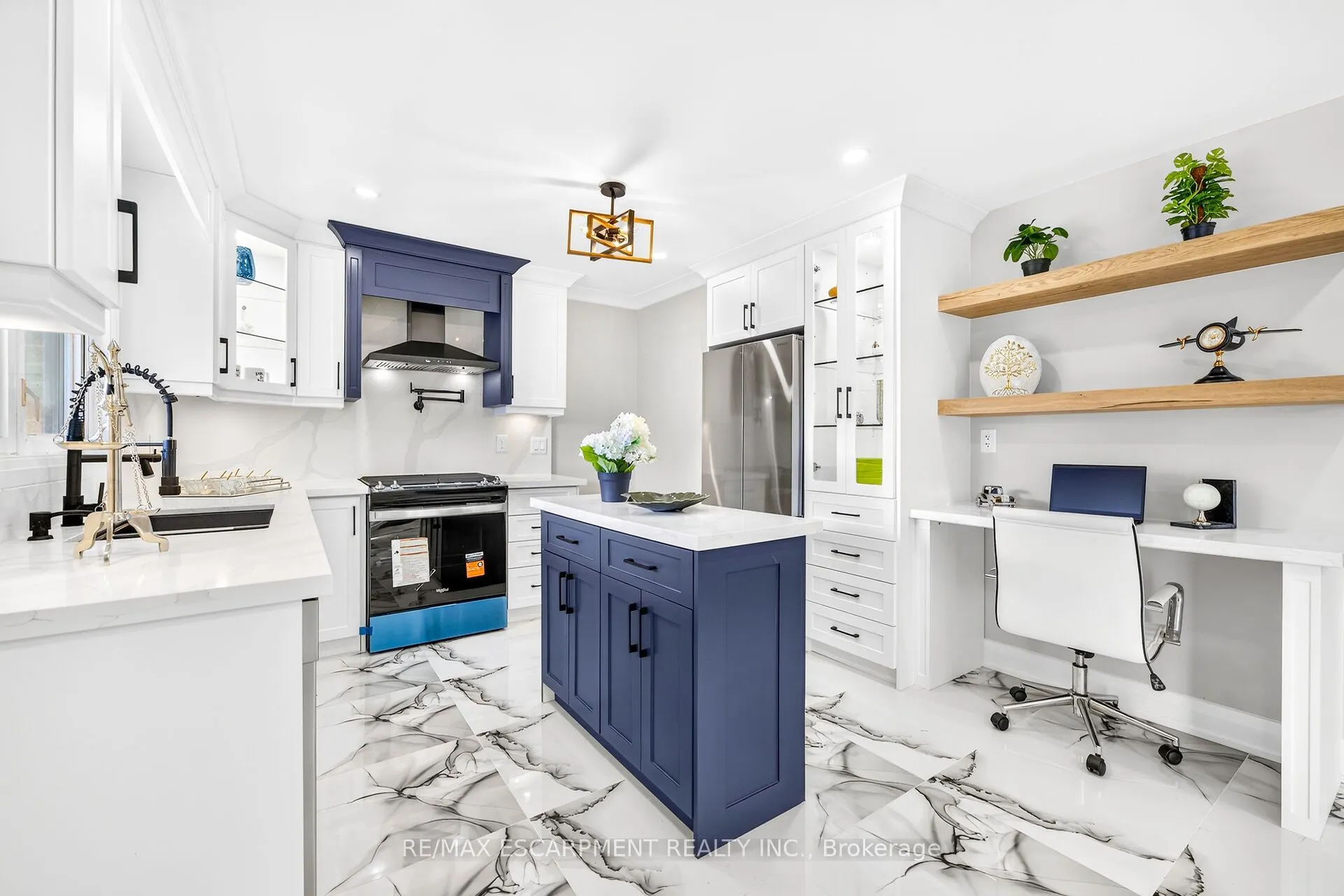 362 Rosseau Road